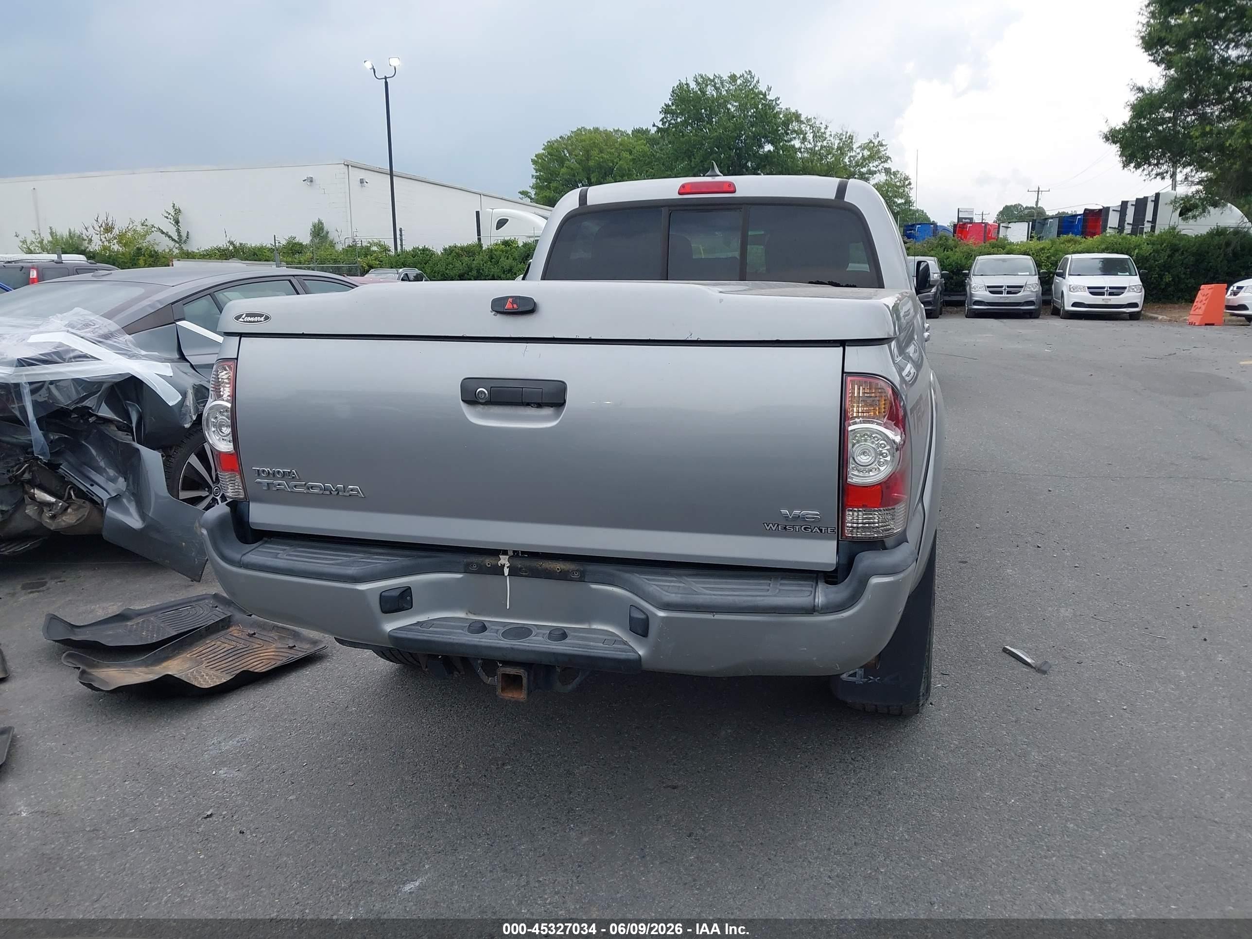 2015 Toyota Tacoma Base V6 Silver vin: 5TFMU4FN4FX031624