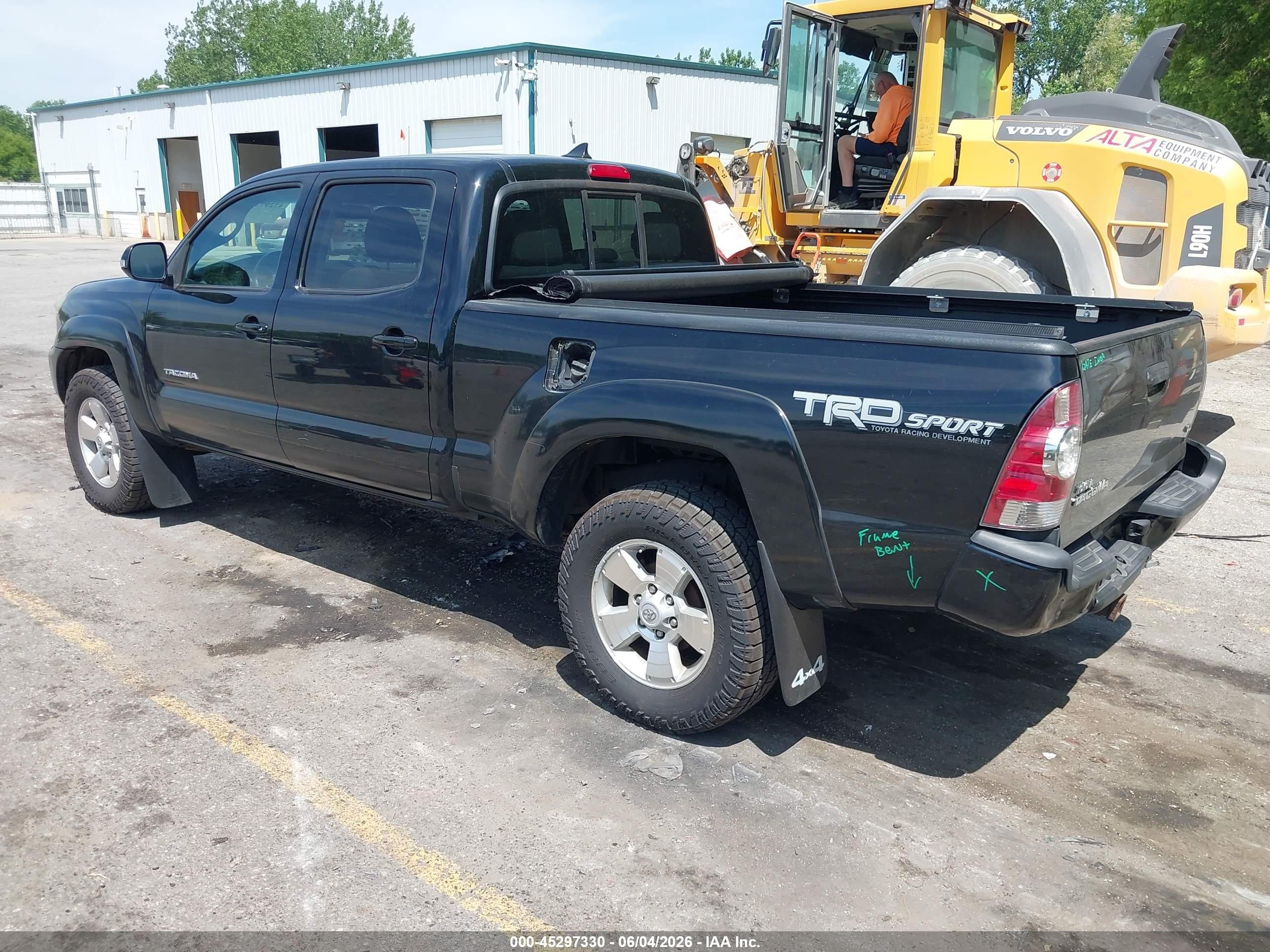 2015 Toyota Tacoma Base V6 Черный vin: 5TFMU4FN5FX030191