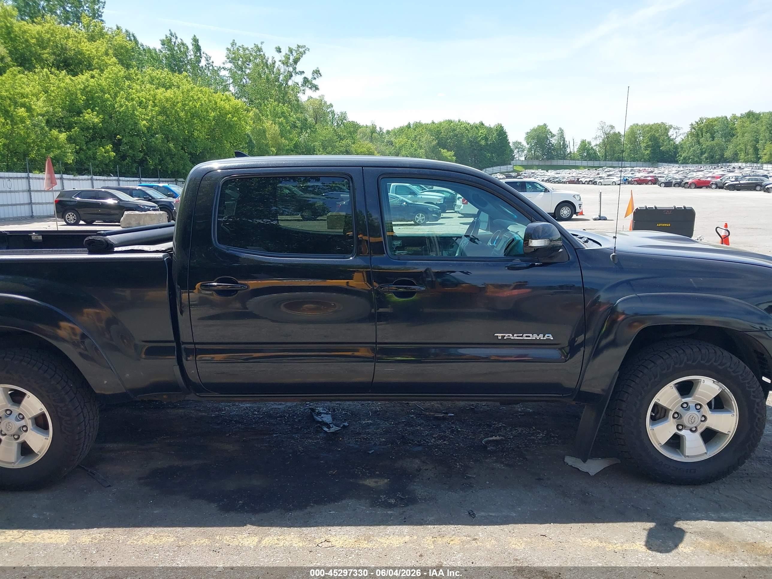 2015 Toyota Tacoma Base V6 Черный vin: 5TFMU4FN5FX030191