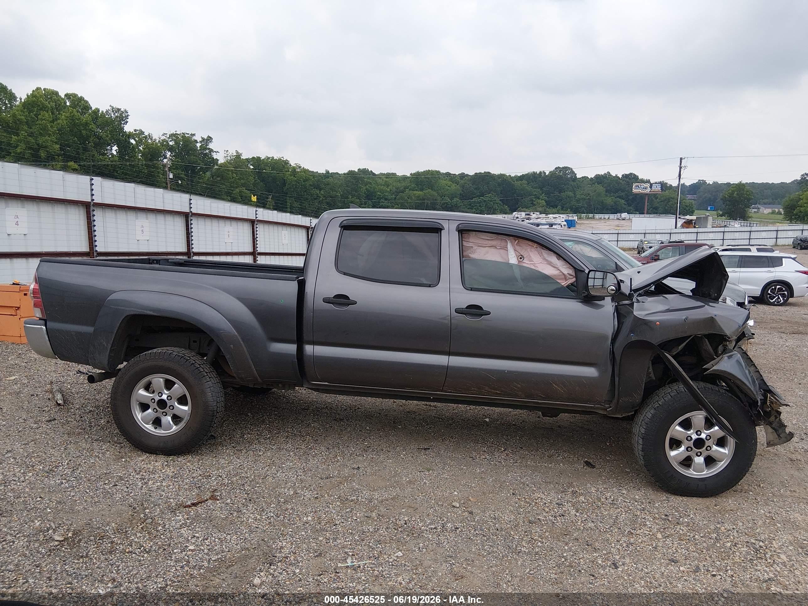 2015 Toyota Tacoma Base V6 Gray vin: 5TFMU4FN6FX029745