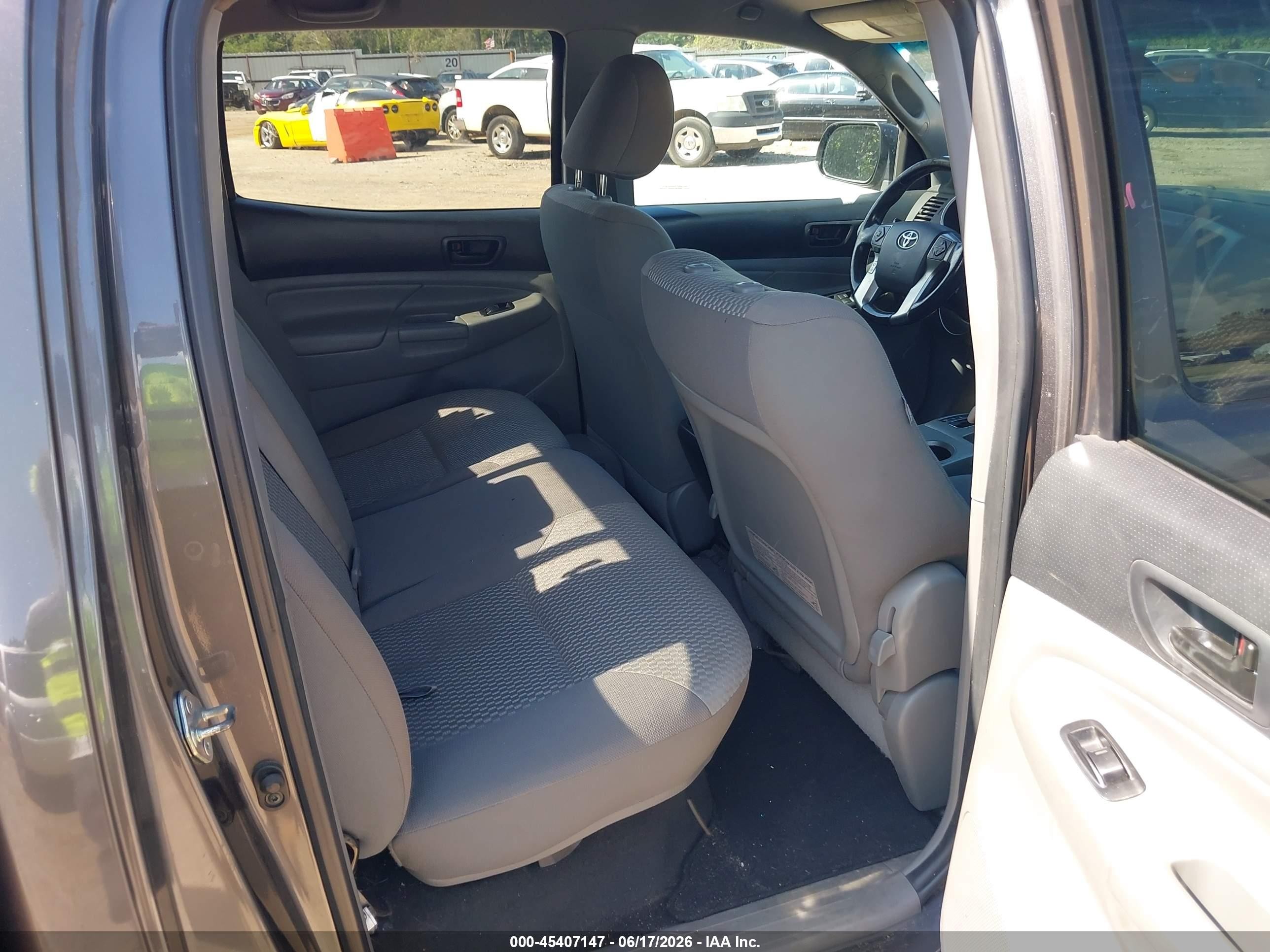 2015 Toyota Tacoma Base V6 Gray vin: 5TFMU4FN8FX036163