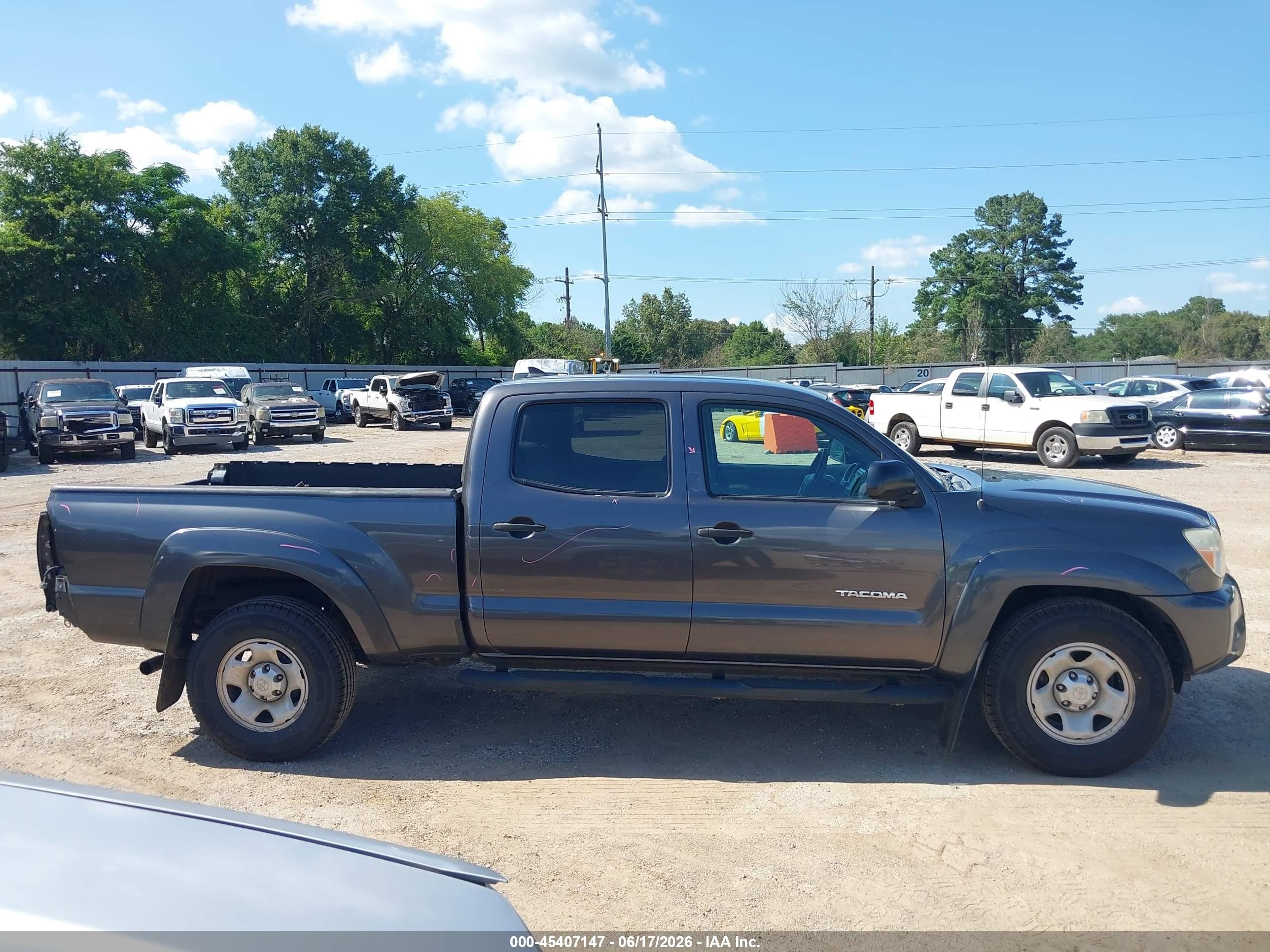 2015 Toyota Tacoma Base V6 Gray vin: 5TFMU4FN8FX036163