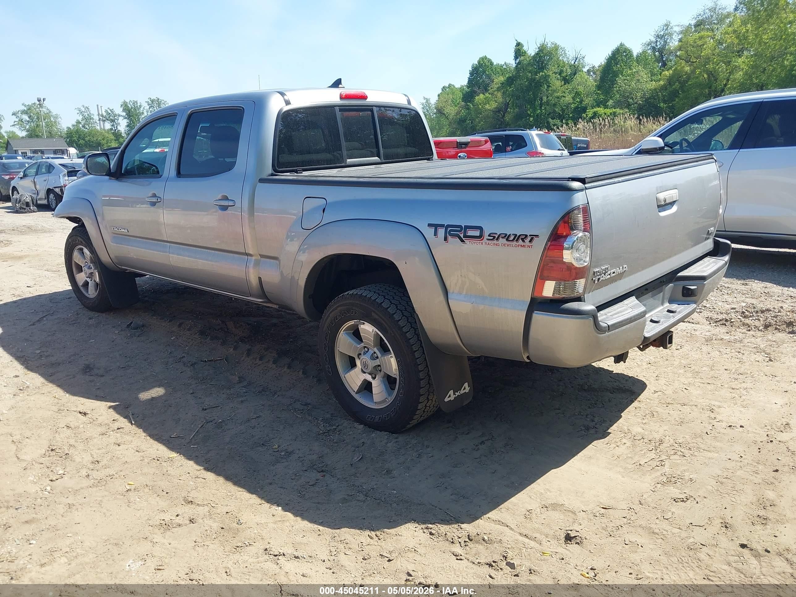 2015 Toyota Tacoma Base V6 Silver vin: 5TFMU4FNXFX028498