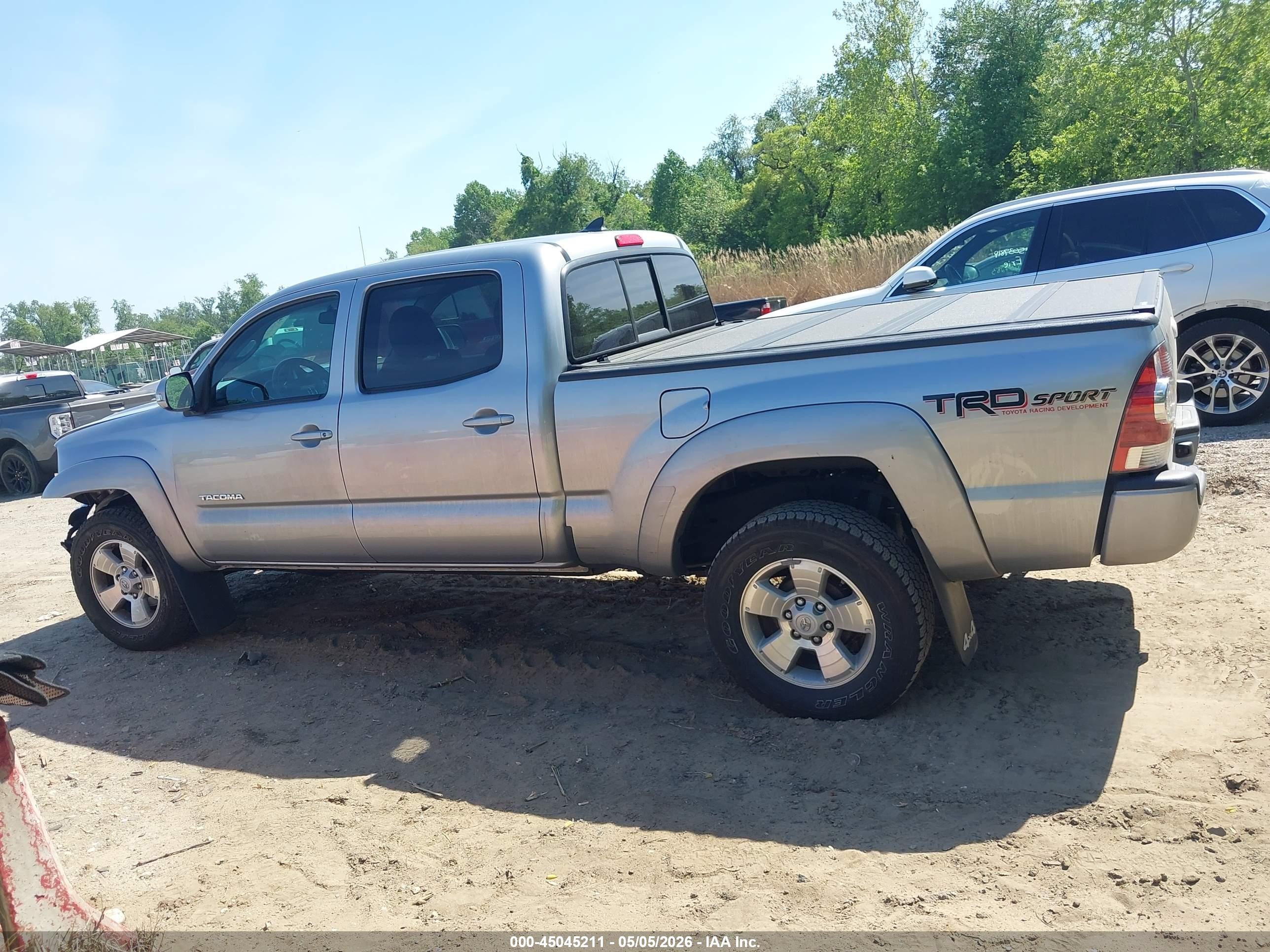 2015 Toyota Tacoma Base V6 Silver vin: 5TFMU4FNXFX028498