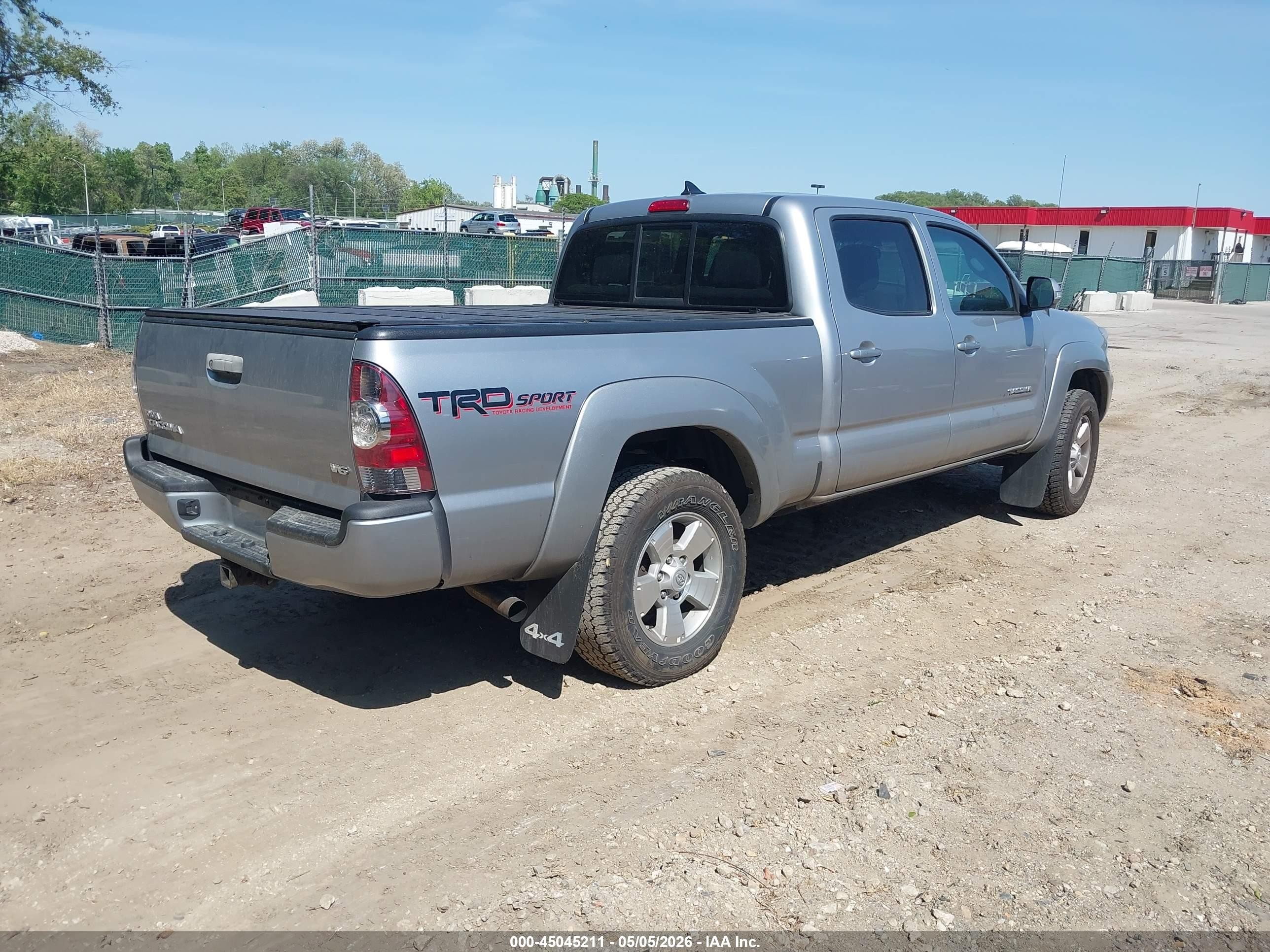 2015 Toyota Tacoma Base V6 Silver vin: 5TFMU4FNXFX028498