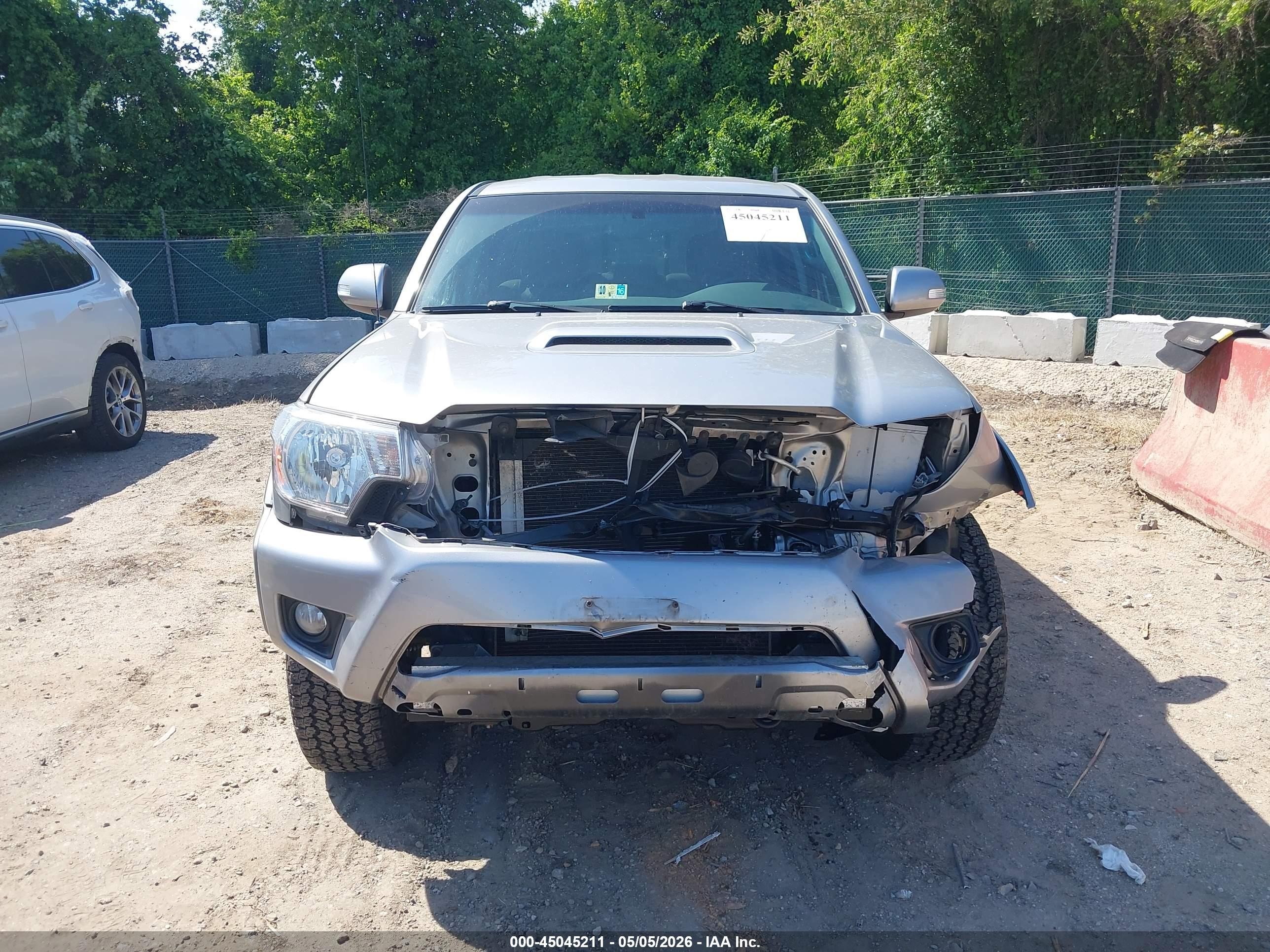2015 Toyota Tacoma Base V6 Silver vin: 5TFMU4FNXFX028498