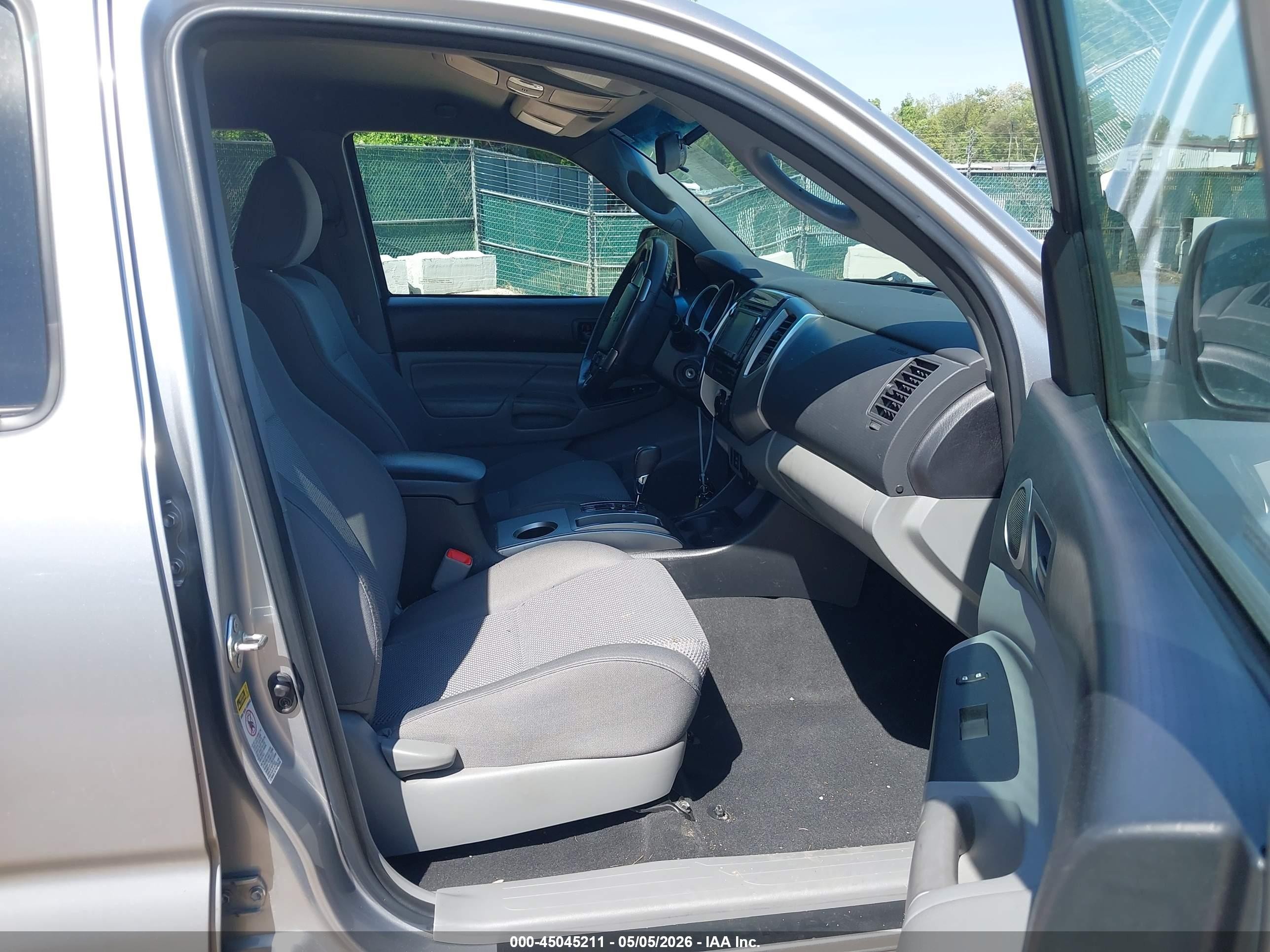 2015 Toyota Tacoma Base V6 Silver vin: 5TFMU4FNXFX028498