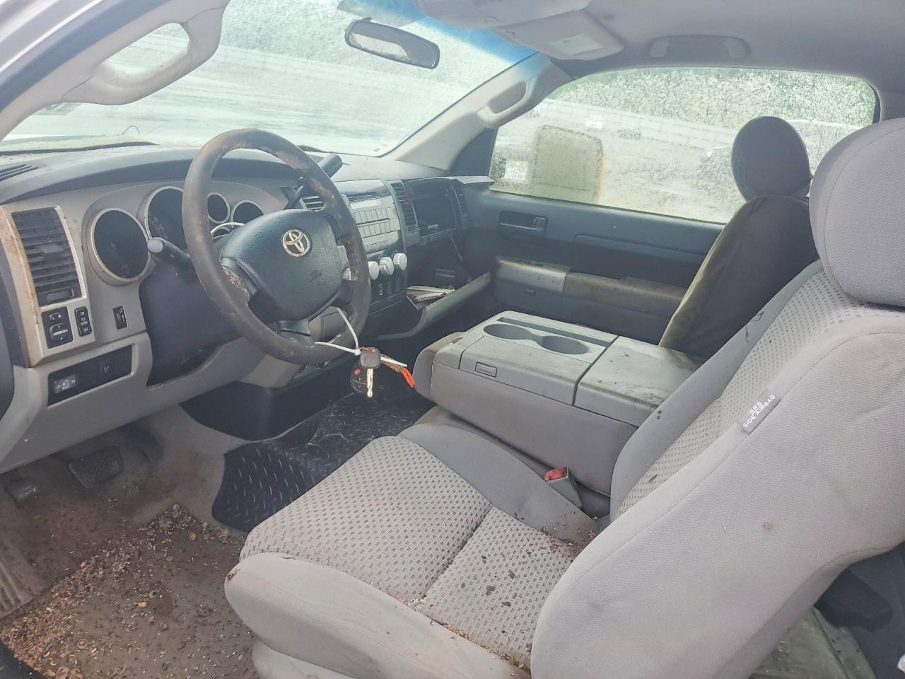2007 Toyota Tundra Base Silver vin: 5TFMV52137X004552