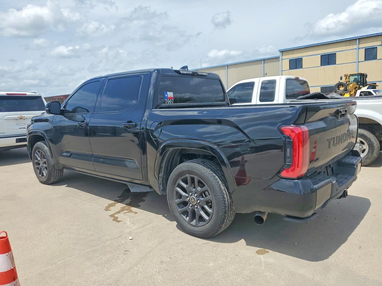 2022 Toyota Tundra Platinum Black vin: 5TFNA5DB8NX038652