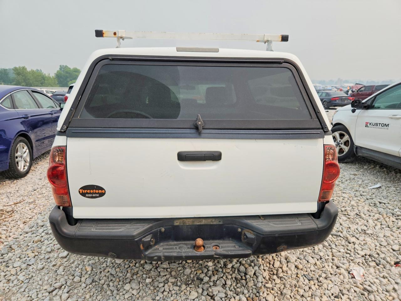 2014 Toyota Tacoma White vin: 5TFNX4CN0EX033532