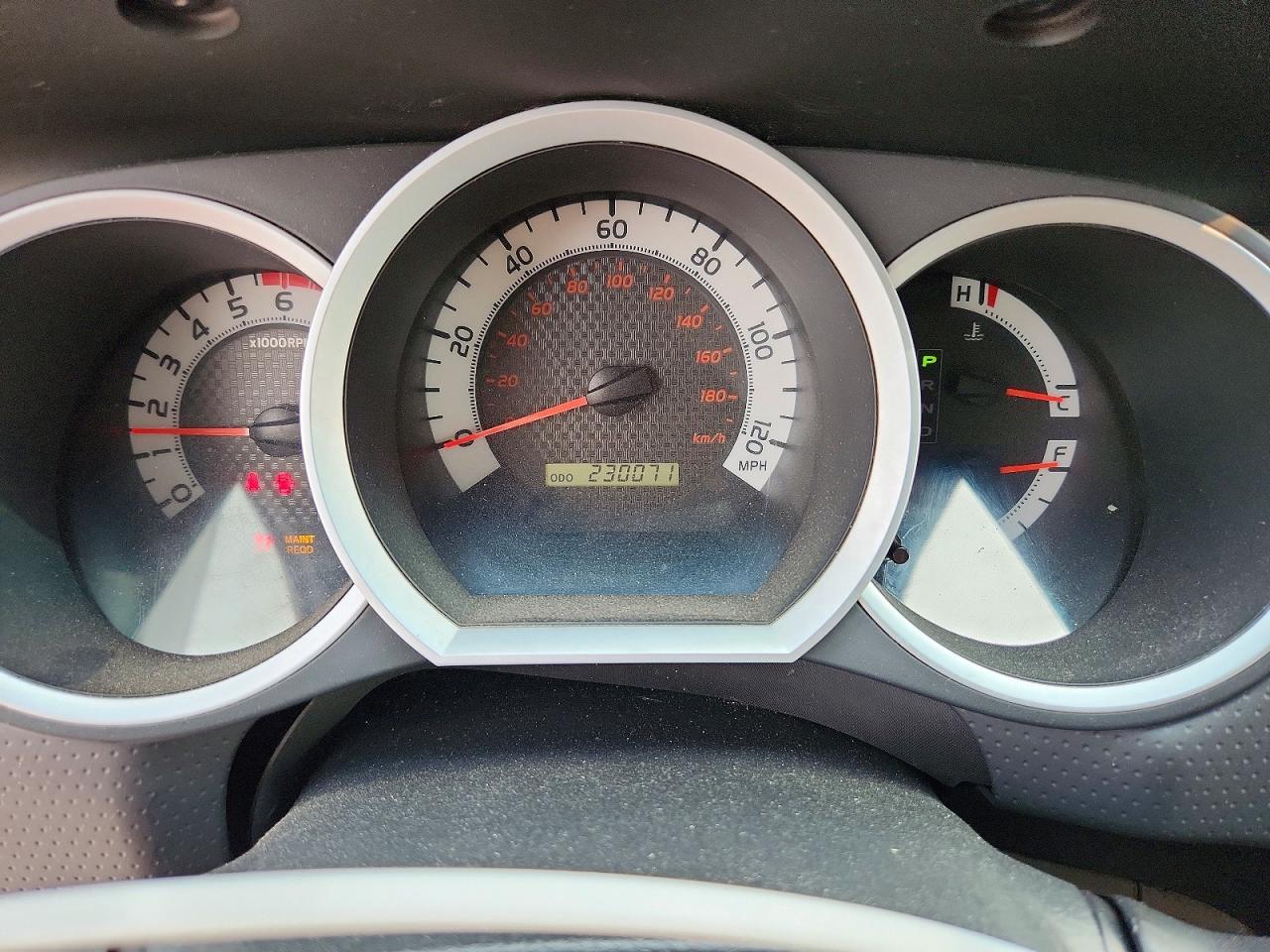 2014 Toyota Tacoma White vin: 5TFNX4CN0EX033532