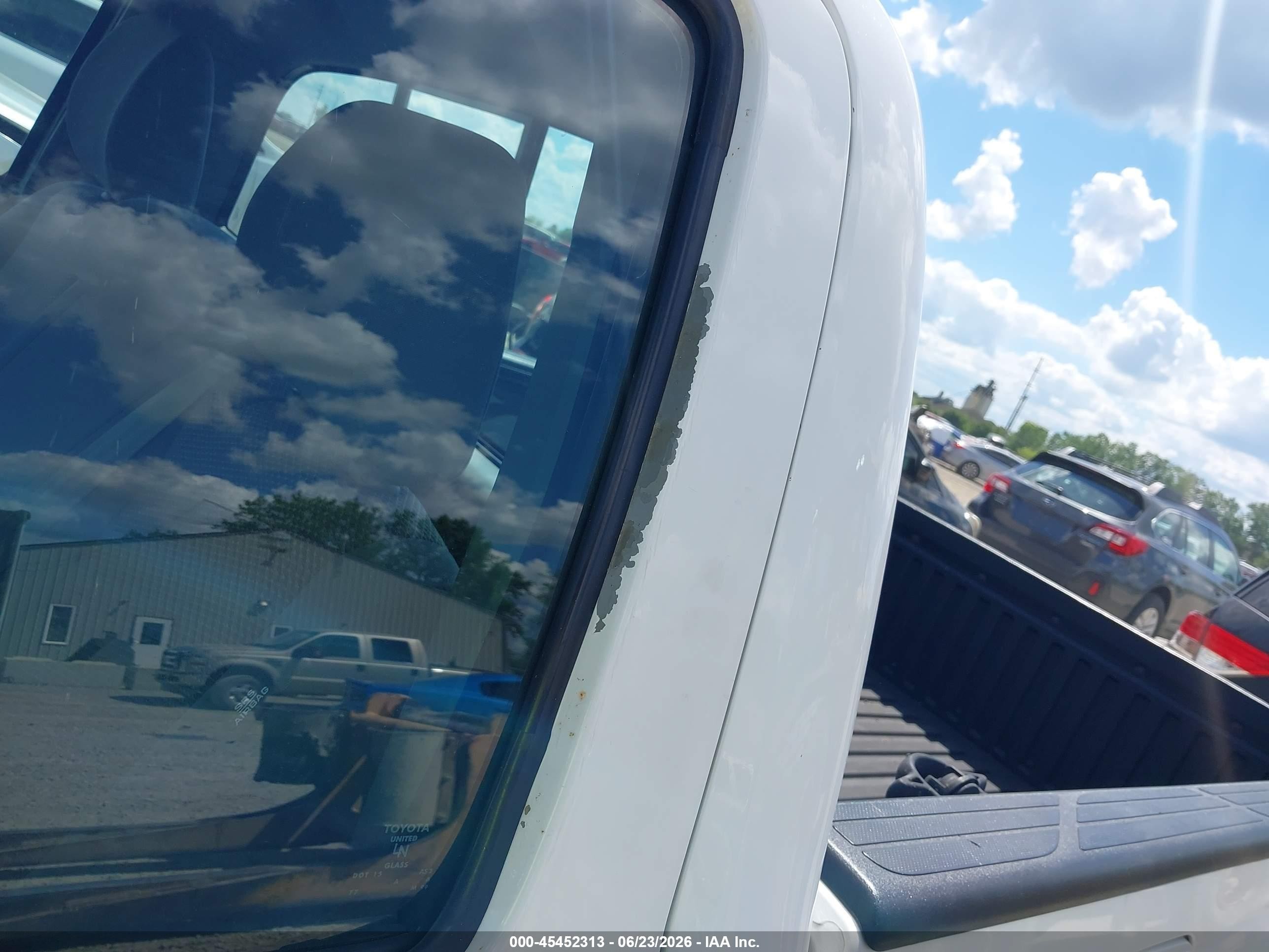 2013 Toyota Tacoma   White vin: 5TFNX4CN1DX020478