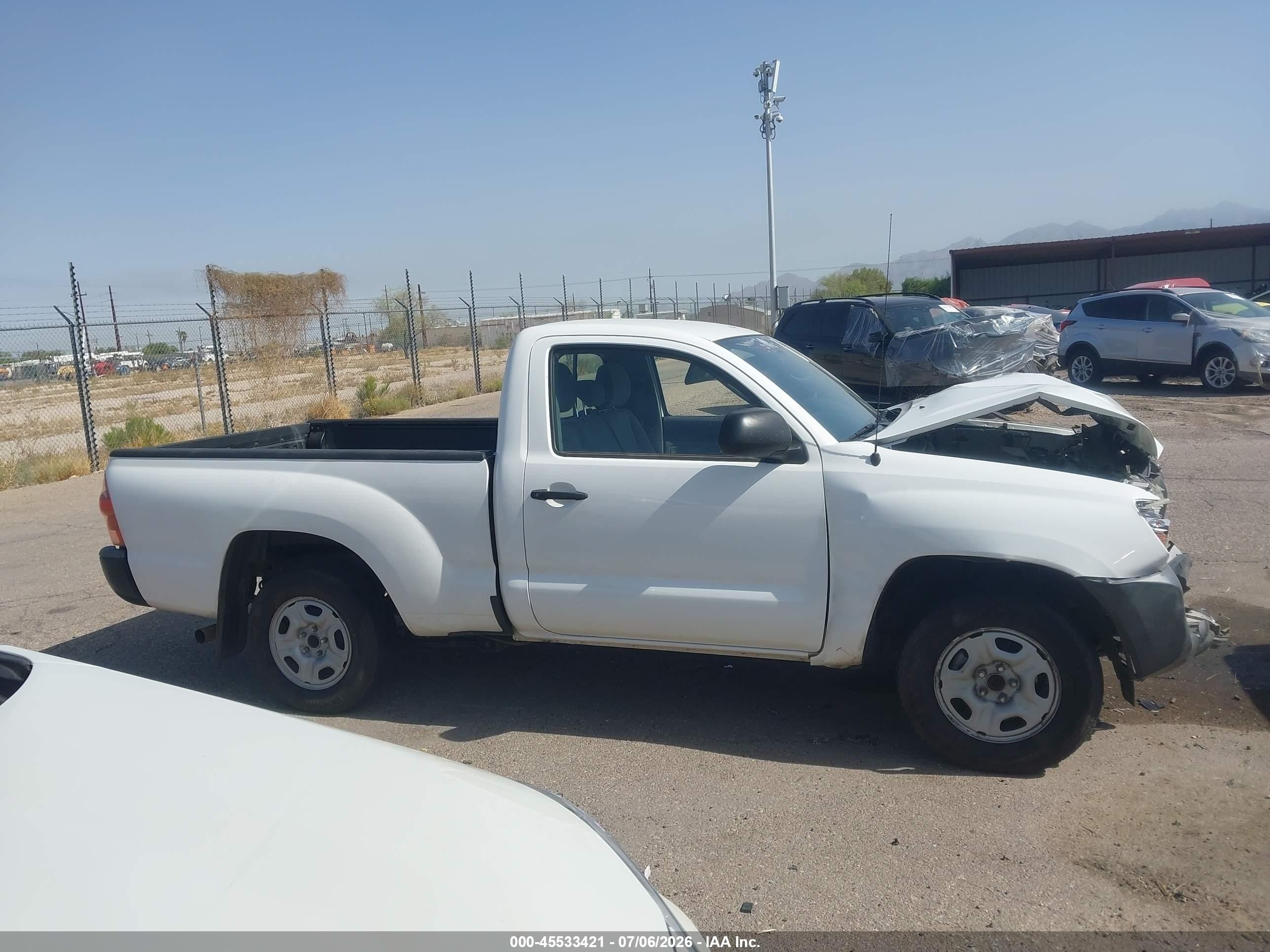 2013 Toyota Tacoma   Белый vin: 5TFNX4CN1DX025681