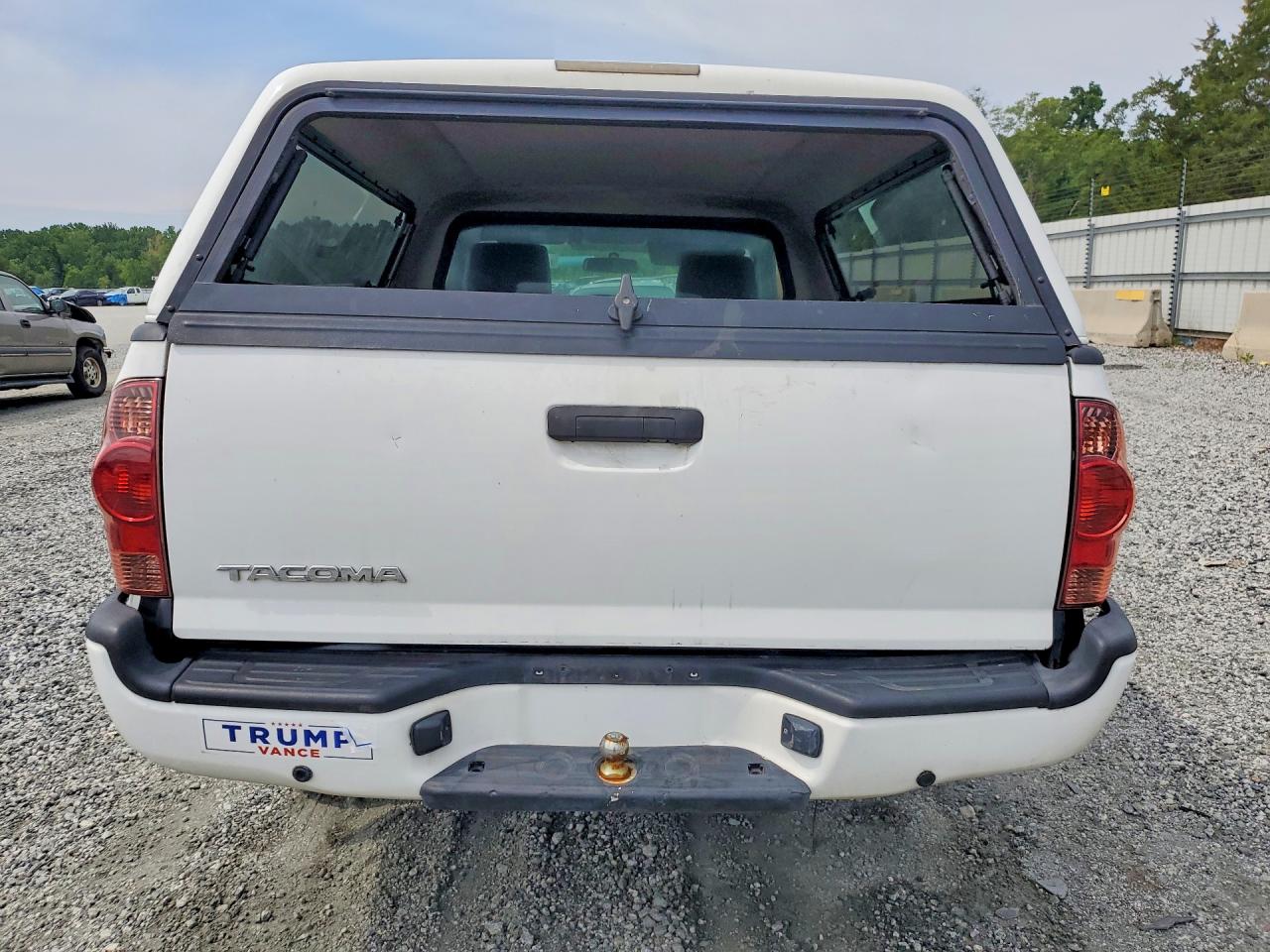 2014 Toyota Tacoma Base White vin: 5TFNX4CN1EX035497