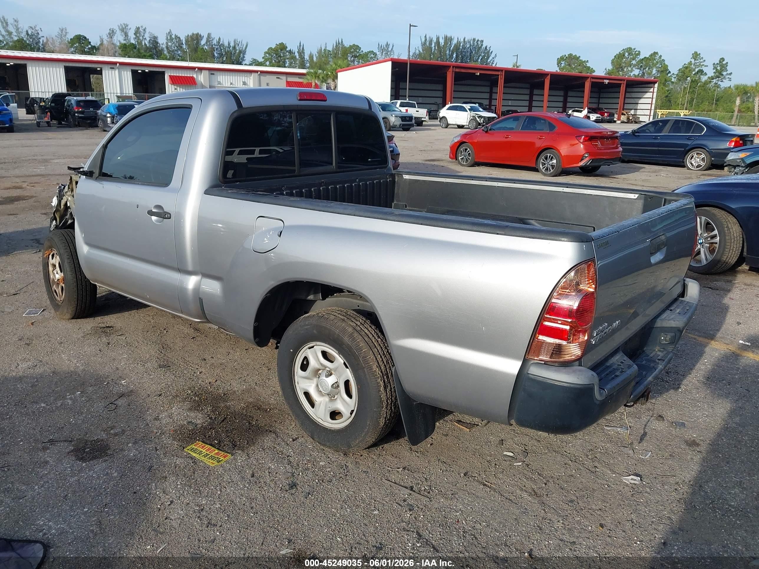 2014 Toyota Tacoma Silver vin: 5TFNX4CN2EX040966