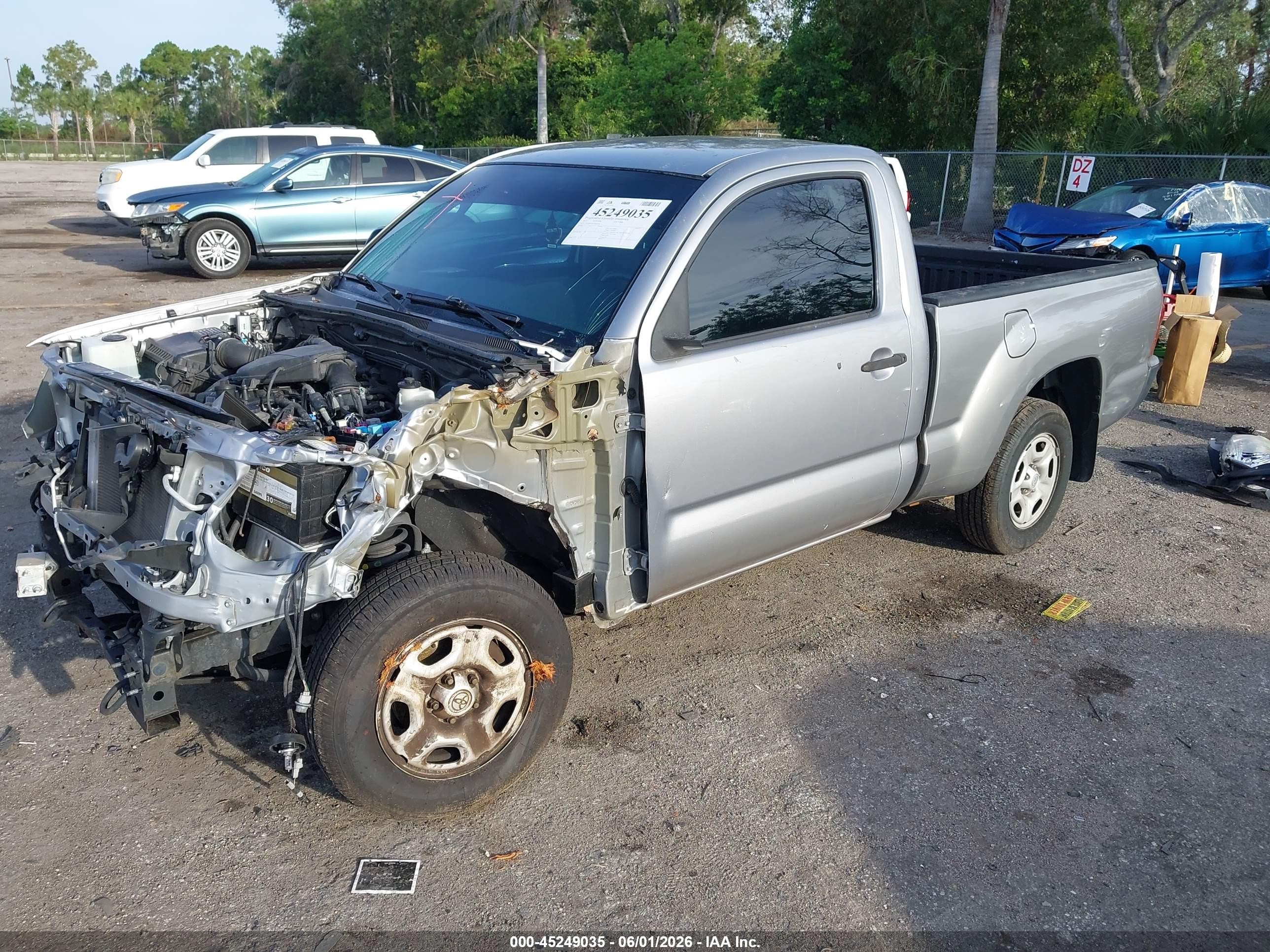 2014 Toyota Tacoma Silver vin: 5TFNX4CN2EX040966