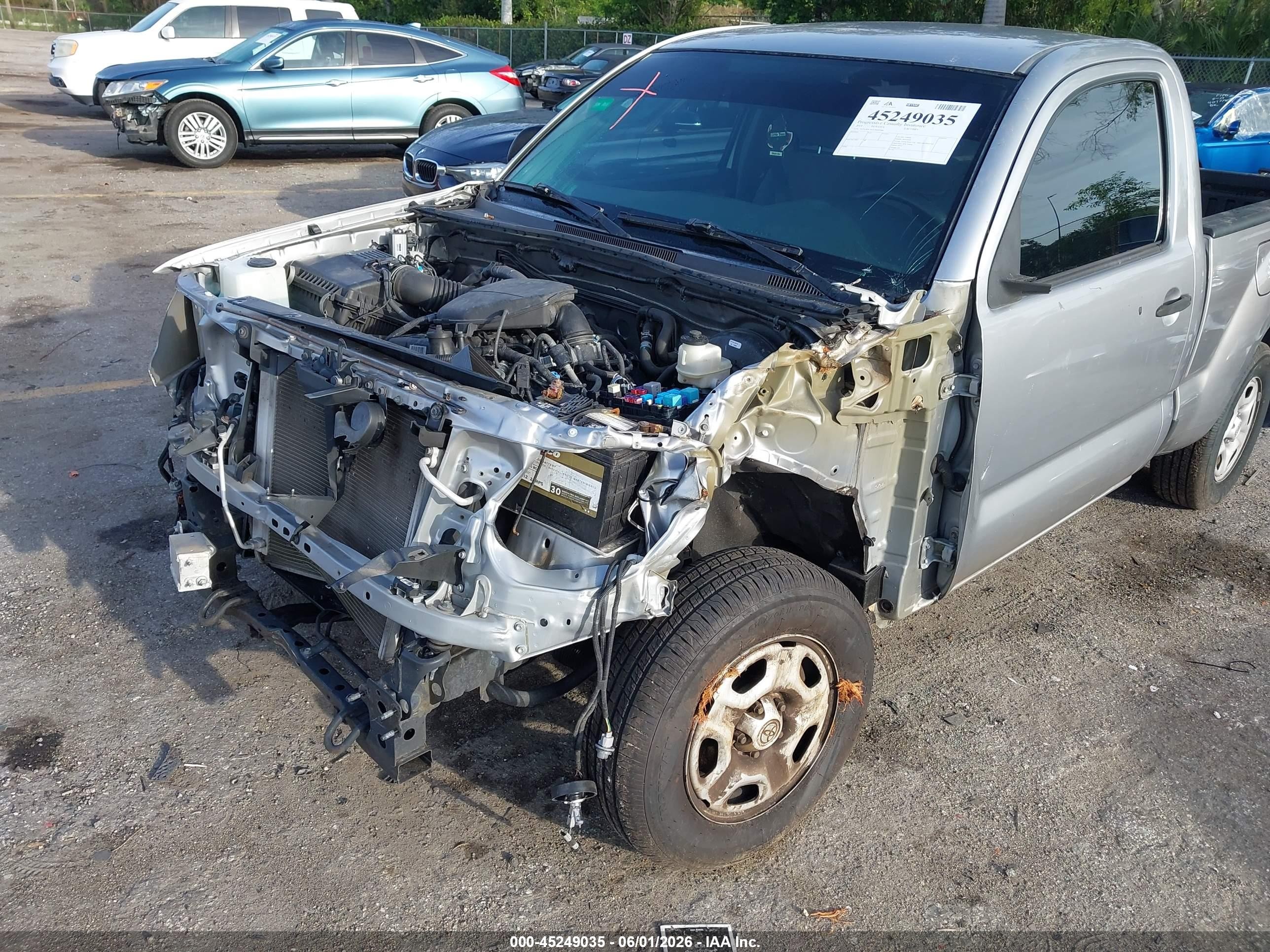2014 Toyota Tacoma Silver vin: 5TFNX4CN2EX040966