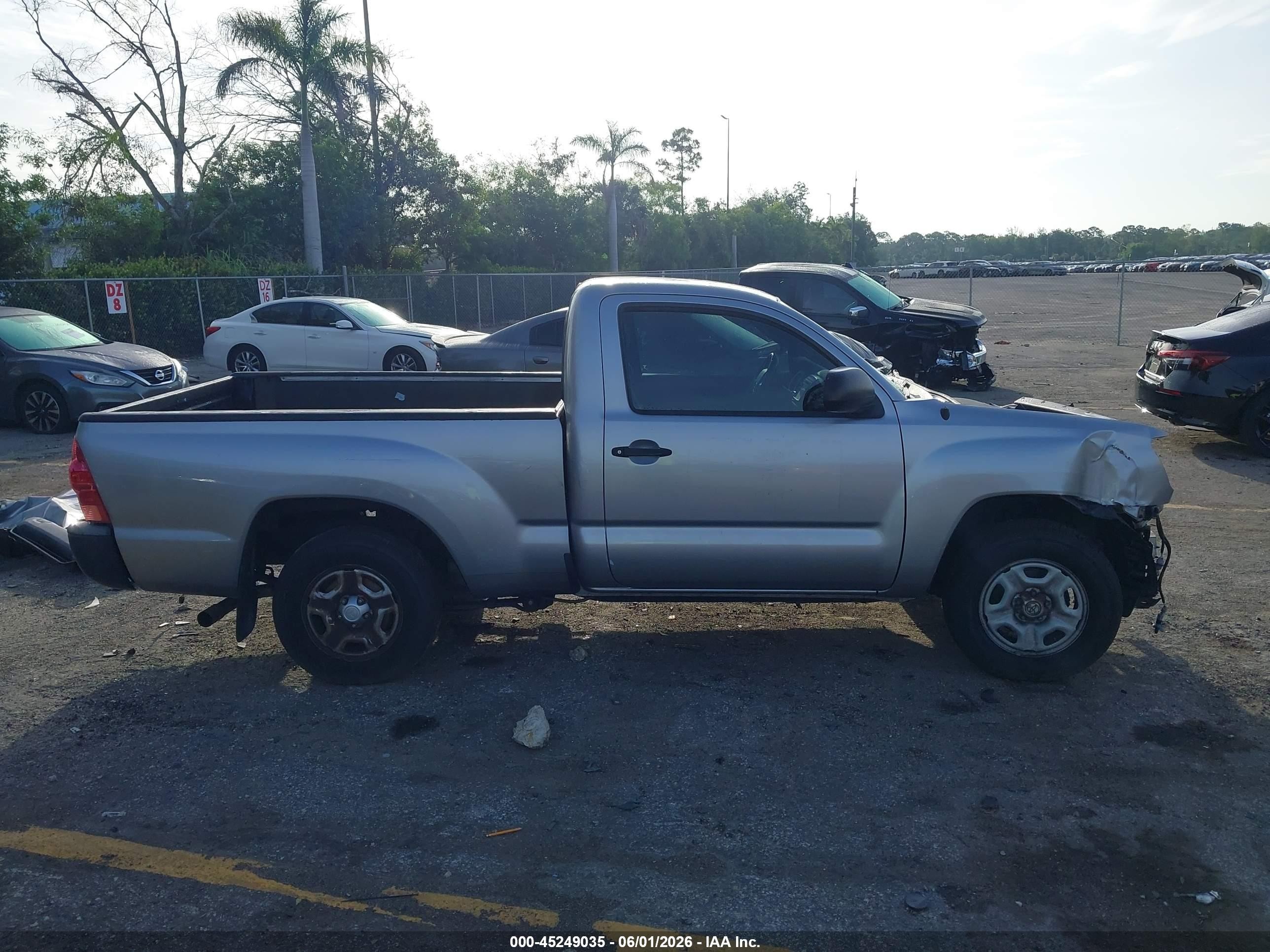 2014 Toyota Tacoma Silver vin: 5TFNX4CN2EX040966