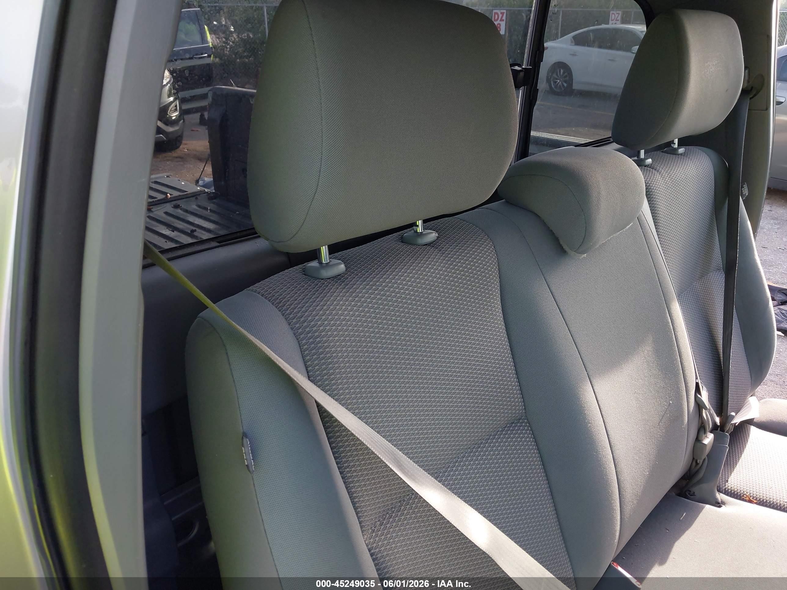 2014 Toyota Tacoma Silver vin: 5TFNX4CN2EX040966