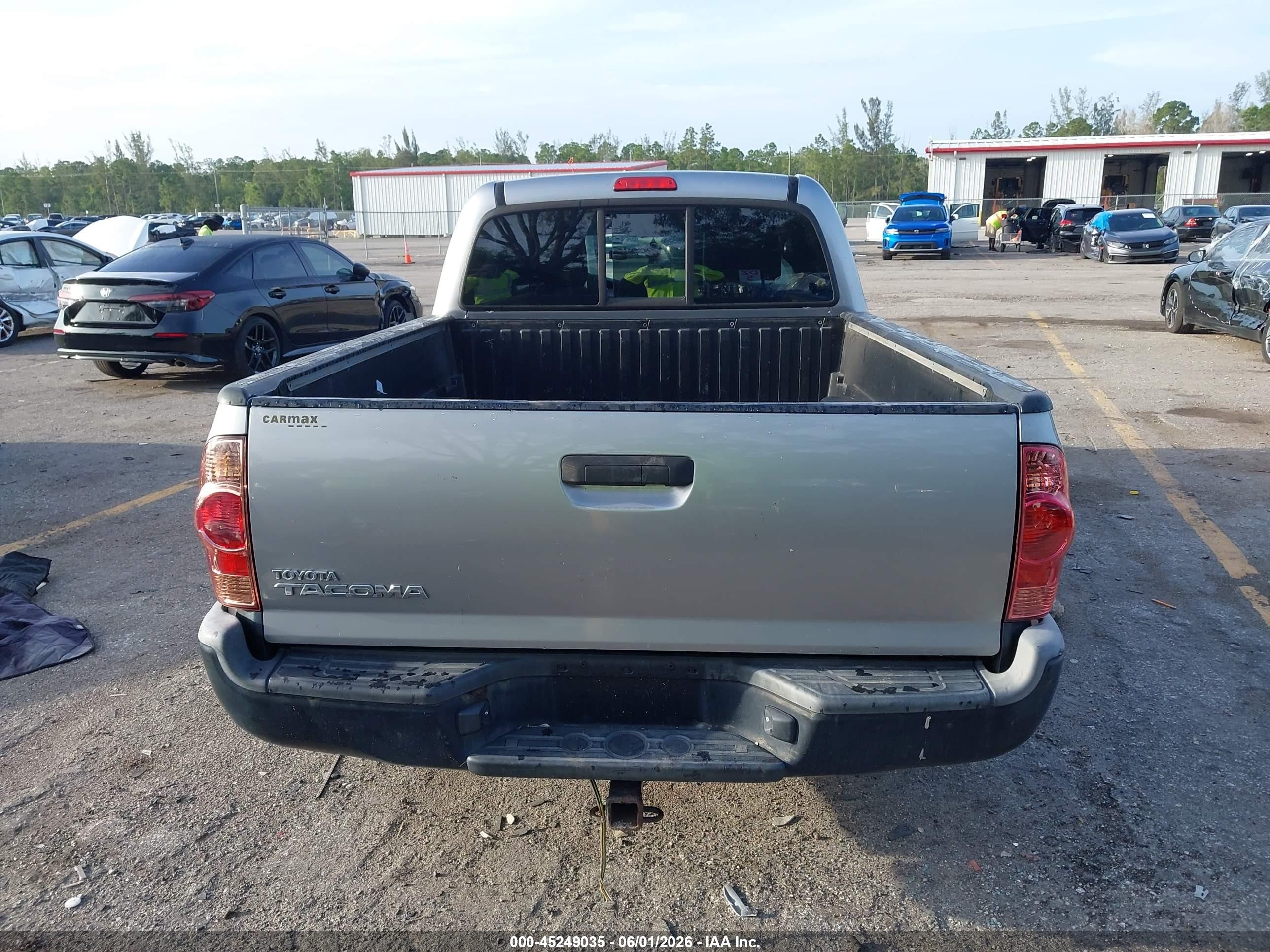 2014 Toyota Tacoma Silver vin: 5TFNX4CN2EX040966
