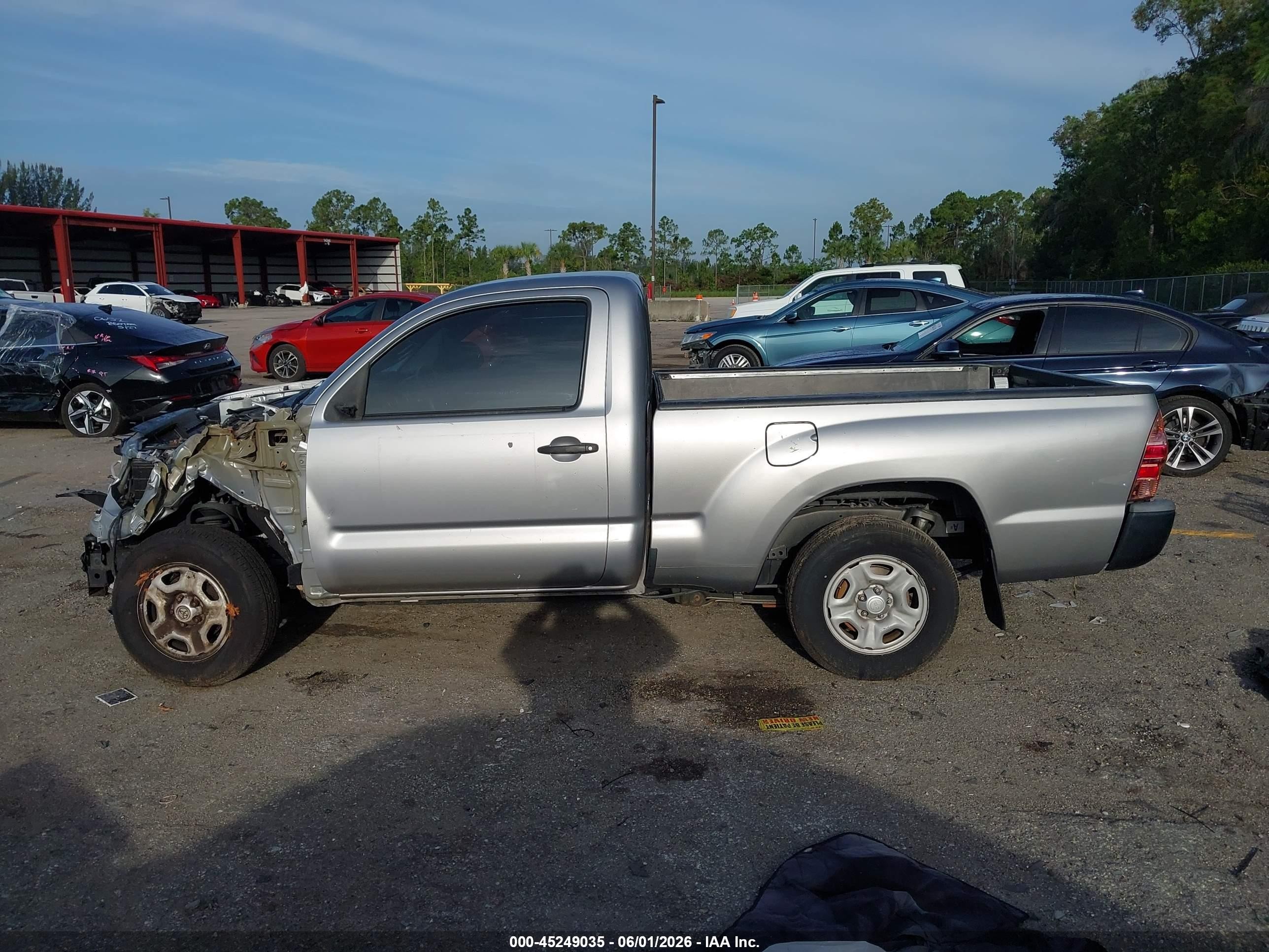 2014 Toyota Tacoma Silver vin: 5TFNX4CN2EX040966