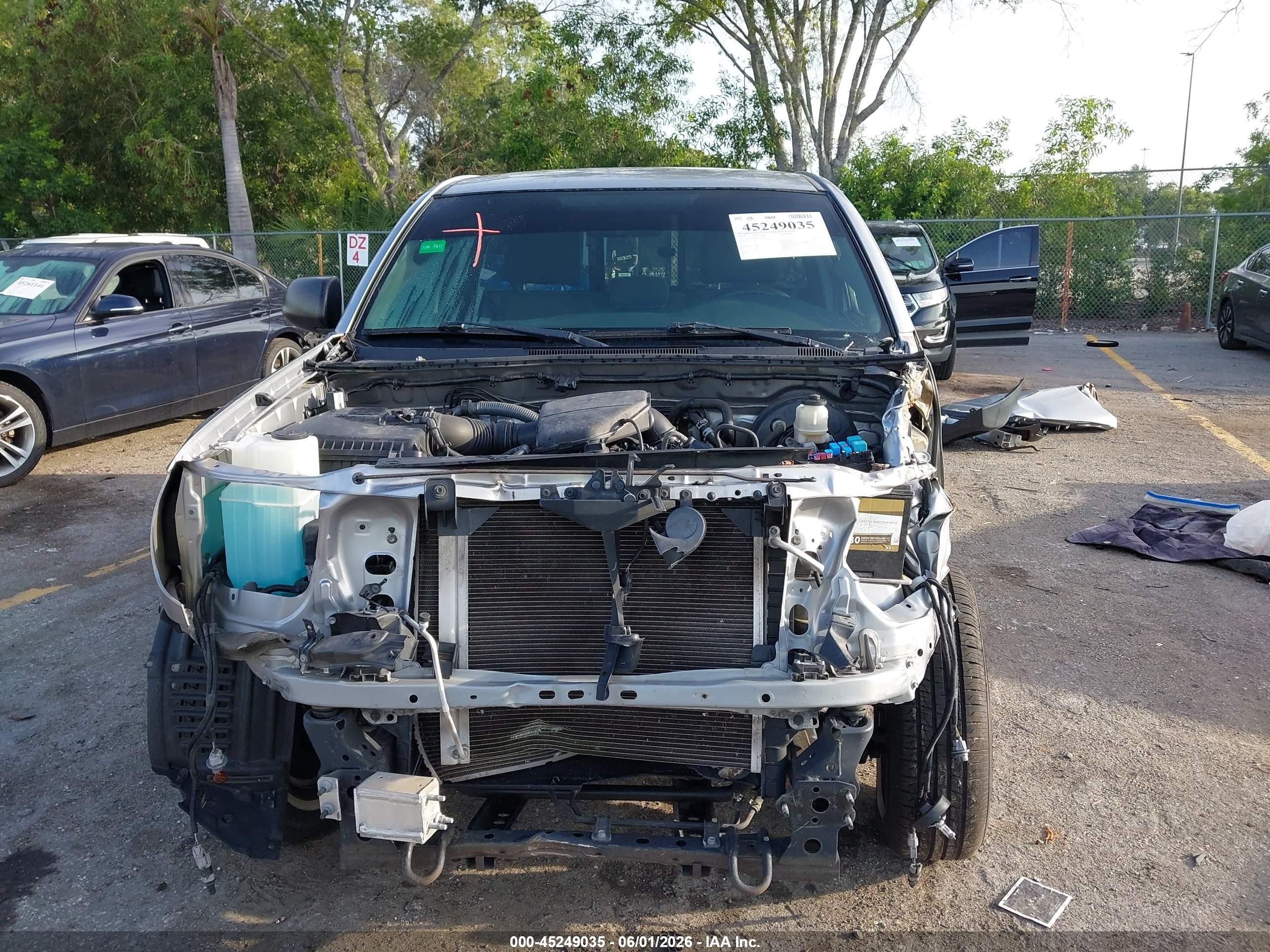 2014 Toyota Tacoma Silver vin: 5TFNX4CN2EX040966