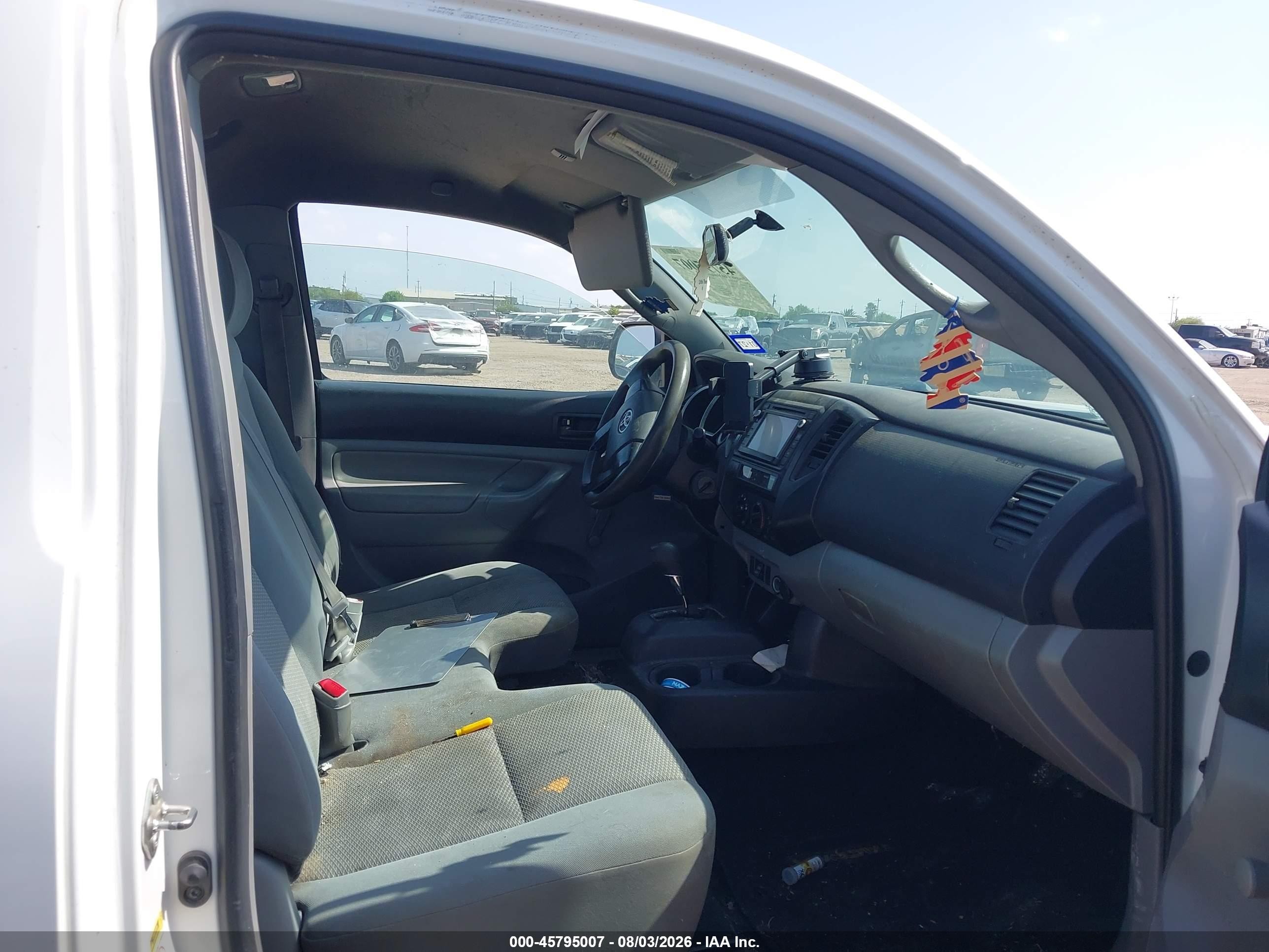 2014 Toyota Tacoma   White vin: 5TFNX4CN3EX035811