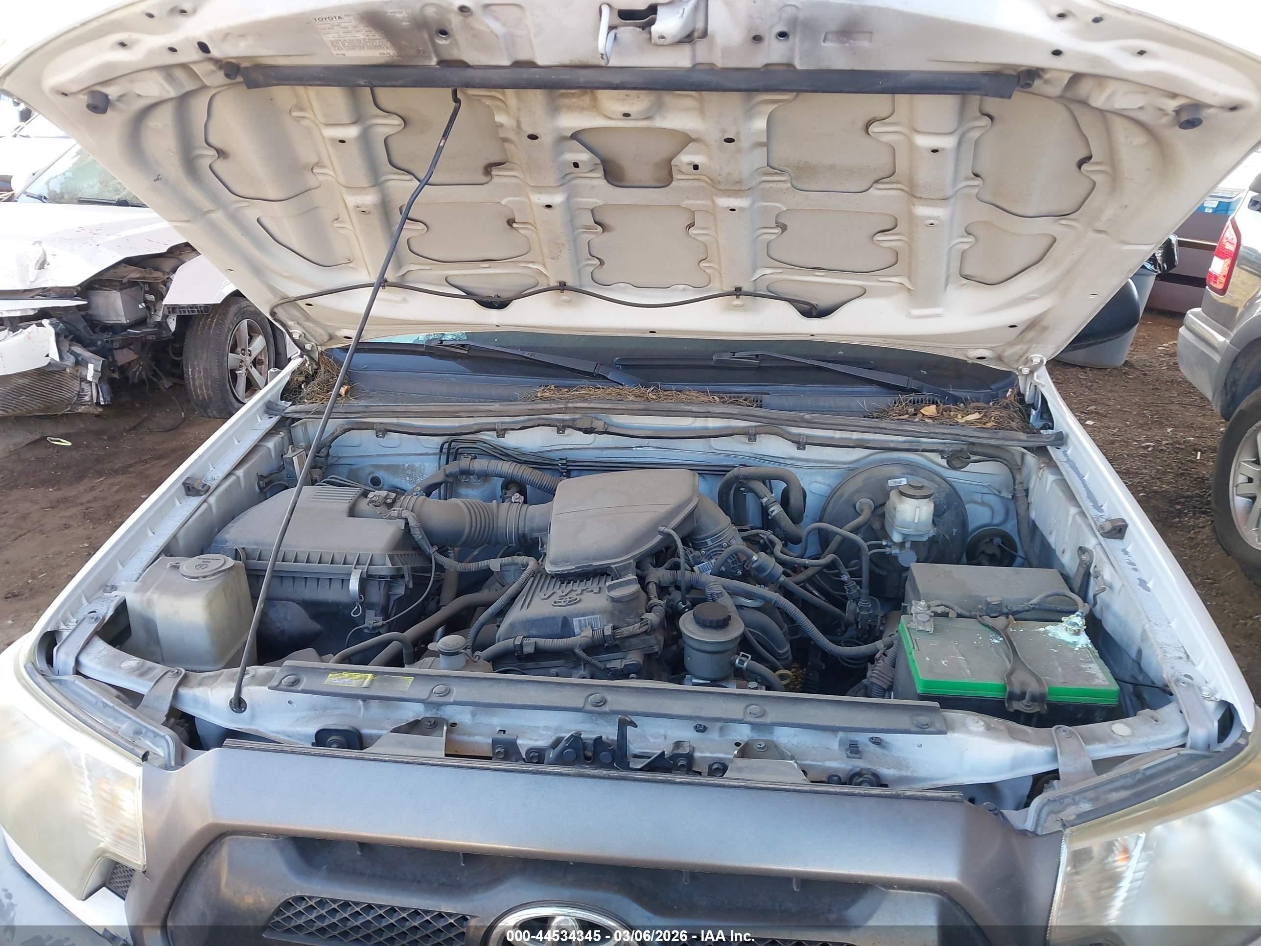 2014 Toyota Tacoma   White vin: 5TFNX4CN4EX034487