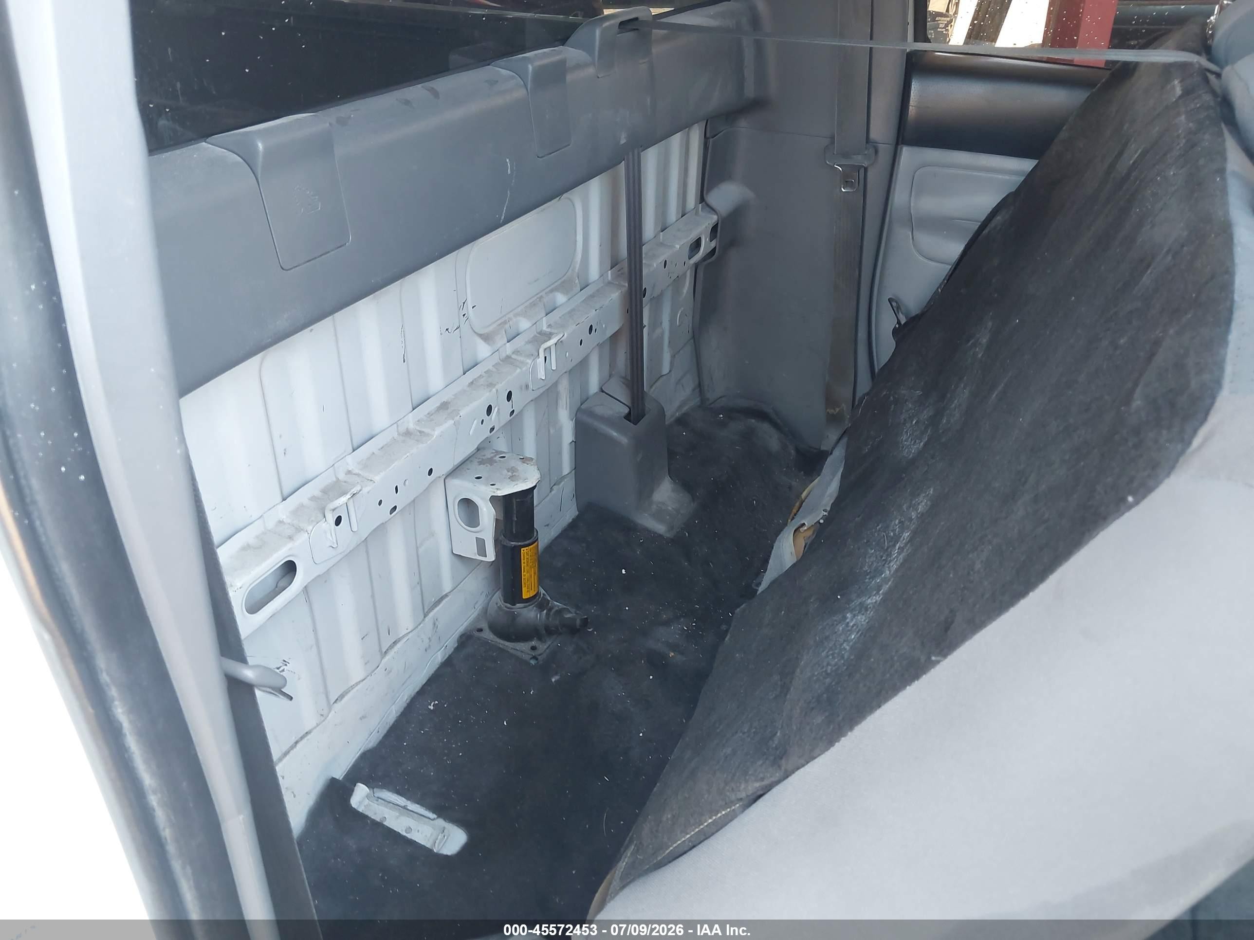 2013 Toyota Tacoma   White vin: 5TFNX4CN5DX028700
