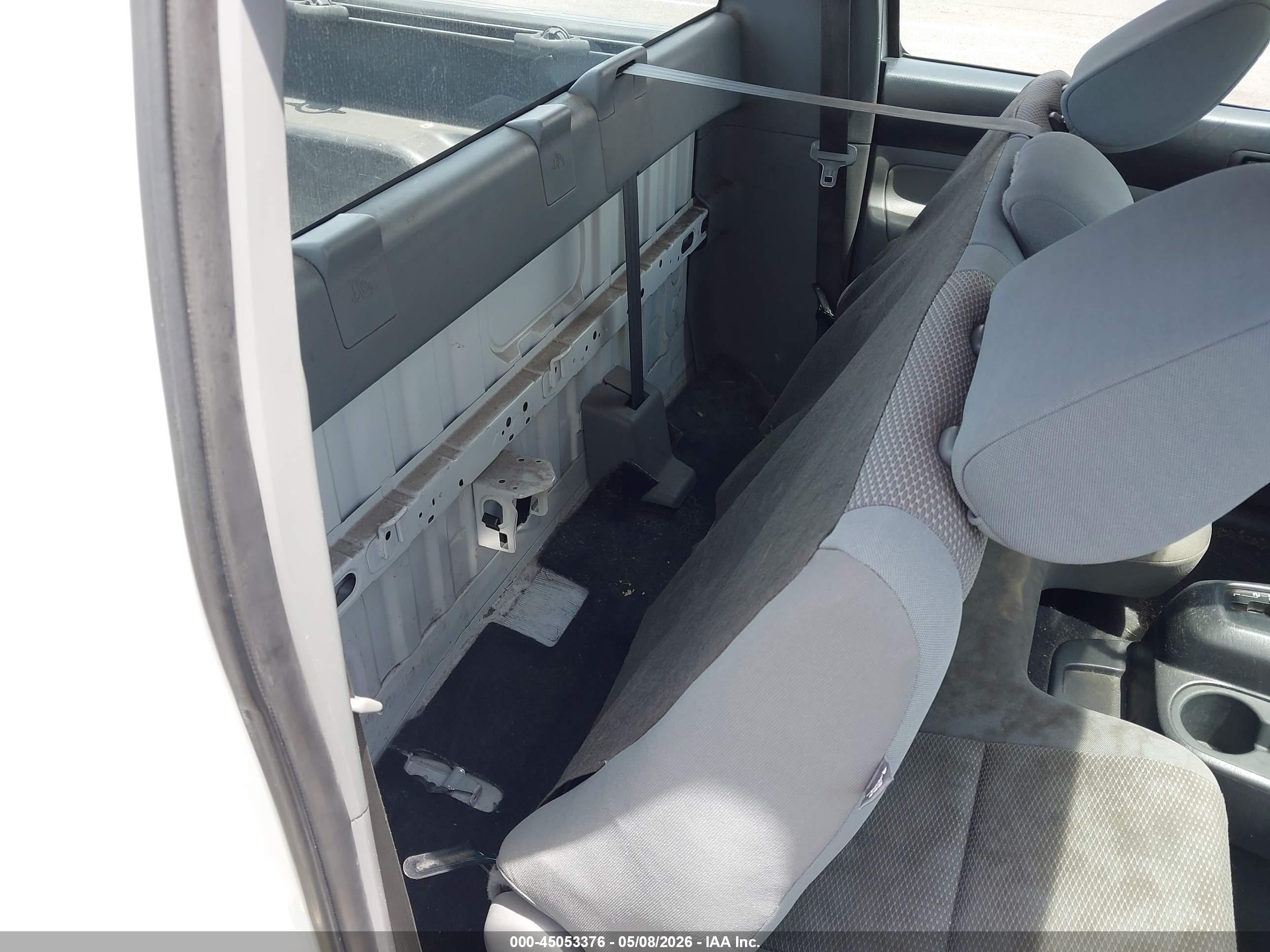 2014 Toyota Tacoma   White vin: 5TFNX4CN8EX033231