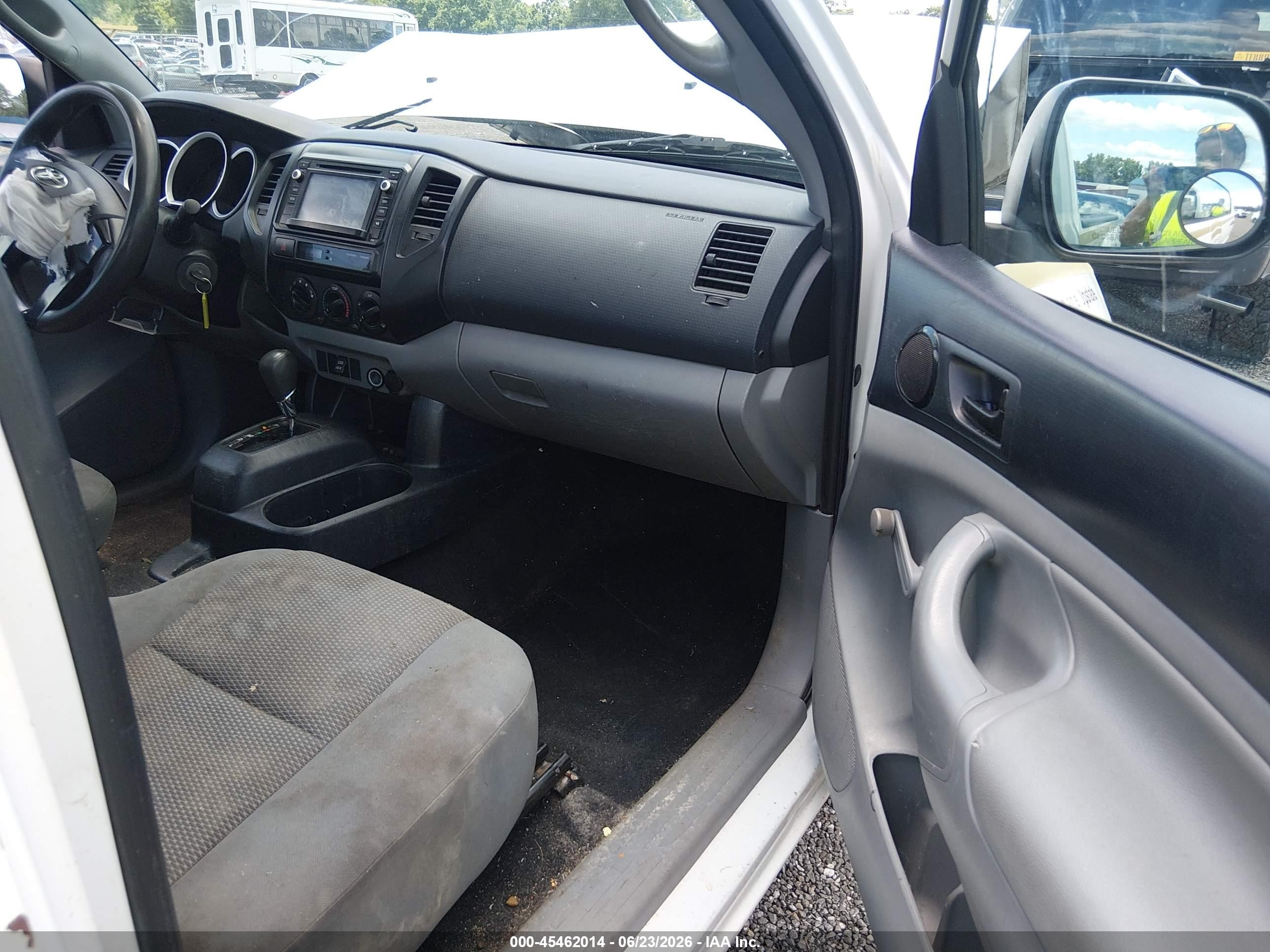 2014 Toyota Tacoma   Белый vin: 5TFNX4CN8EX040762