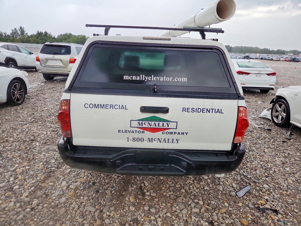 2013 Toyota Tacoma Base White vin: 5TFNX4CNXDX028045