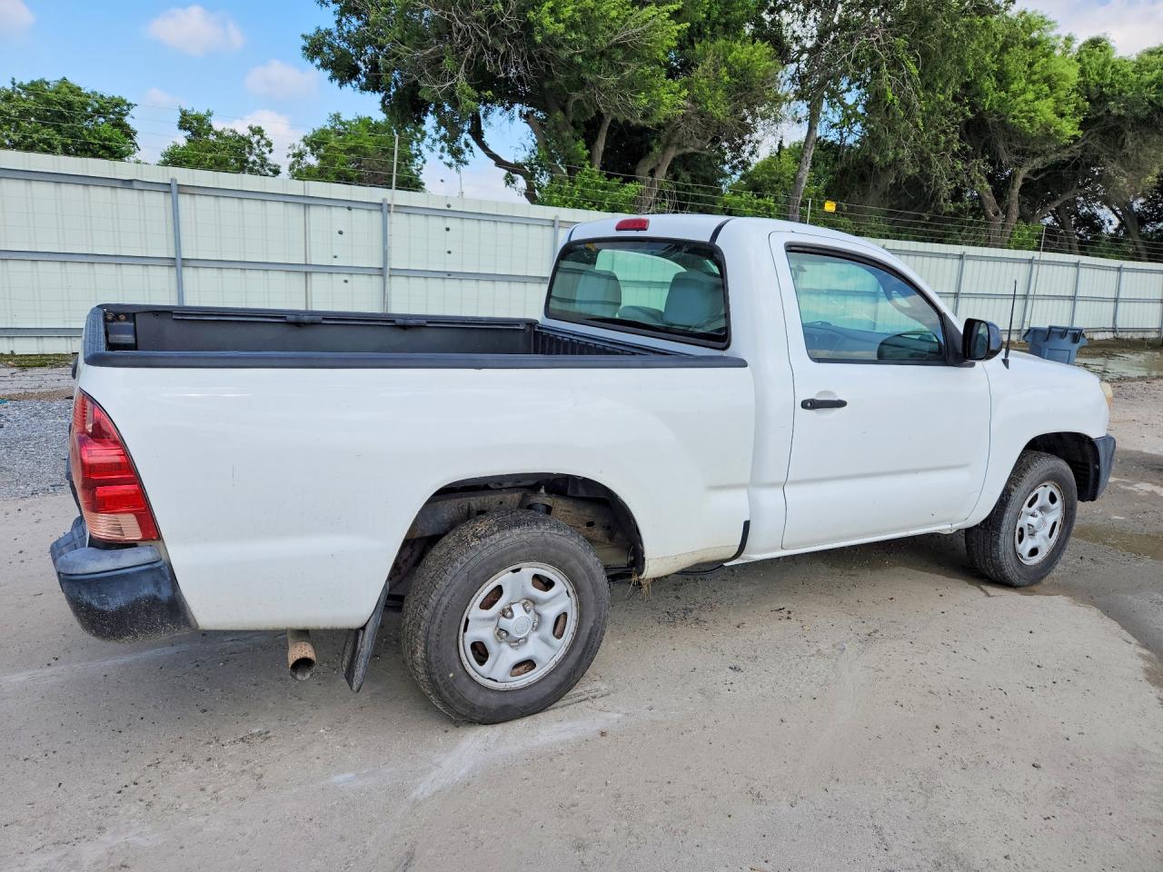2013 Toyota Tacoma Base White vin: 5TFNX4CNXDX028479