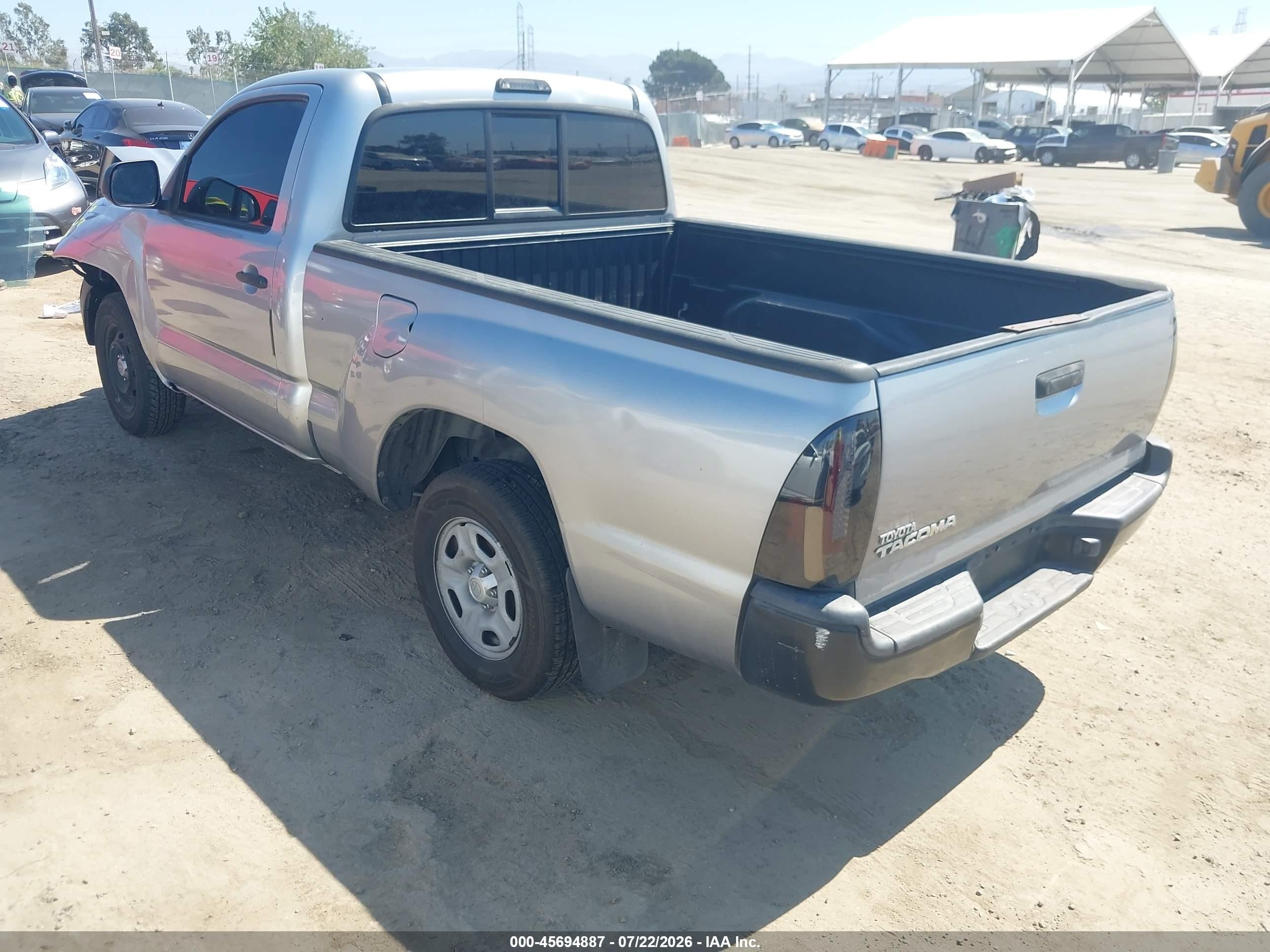 2014 Toyota Tacoma   Silver vin: 5TFNX4CNXEX037572