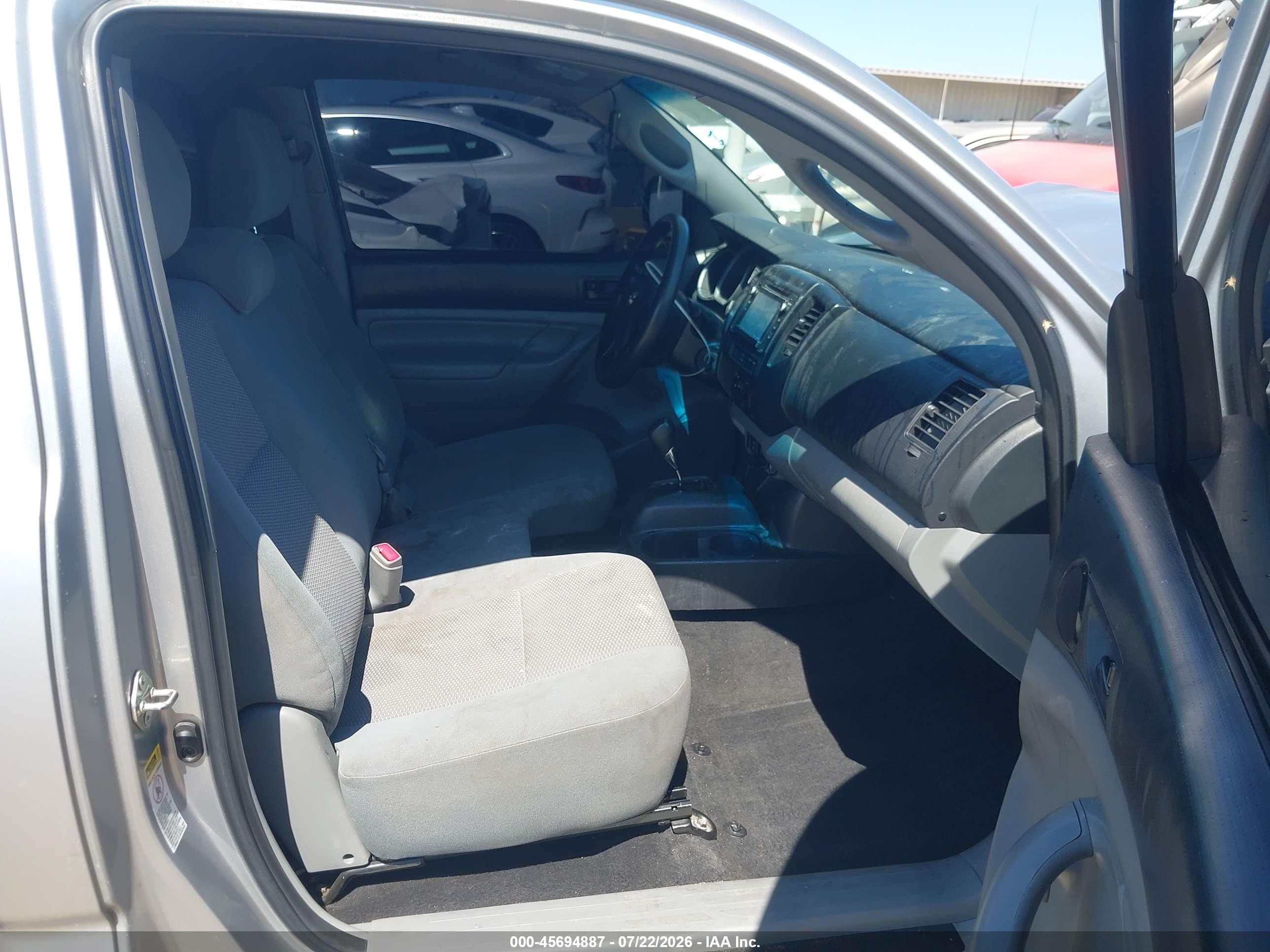 2014 Toyota Tacoma   Silver vin: 5TFNX4CNXEX037572