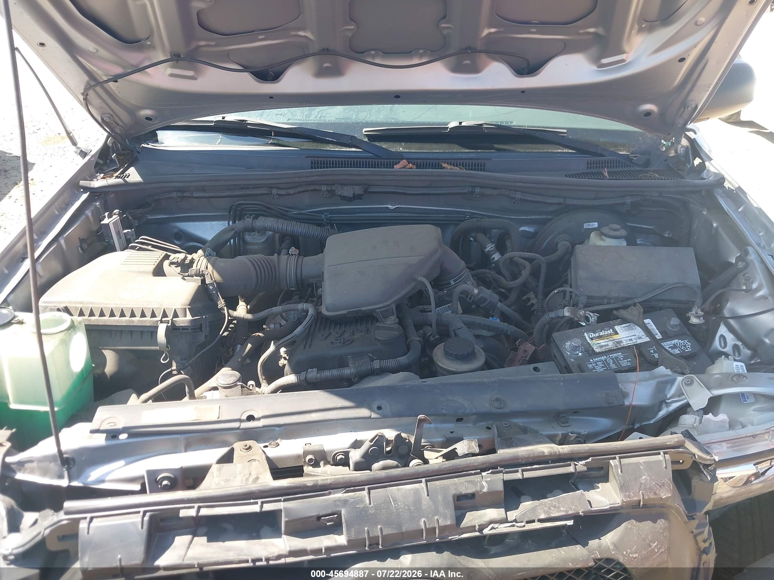 2014 Toyota Tacoma   Silver vin: 5TFNX4CNXEX037572
