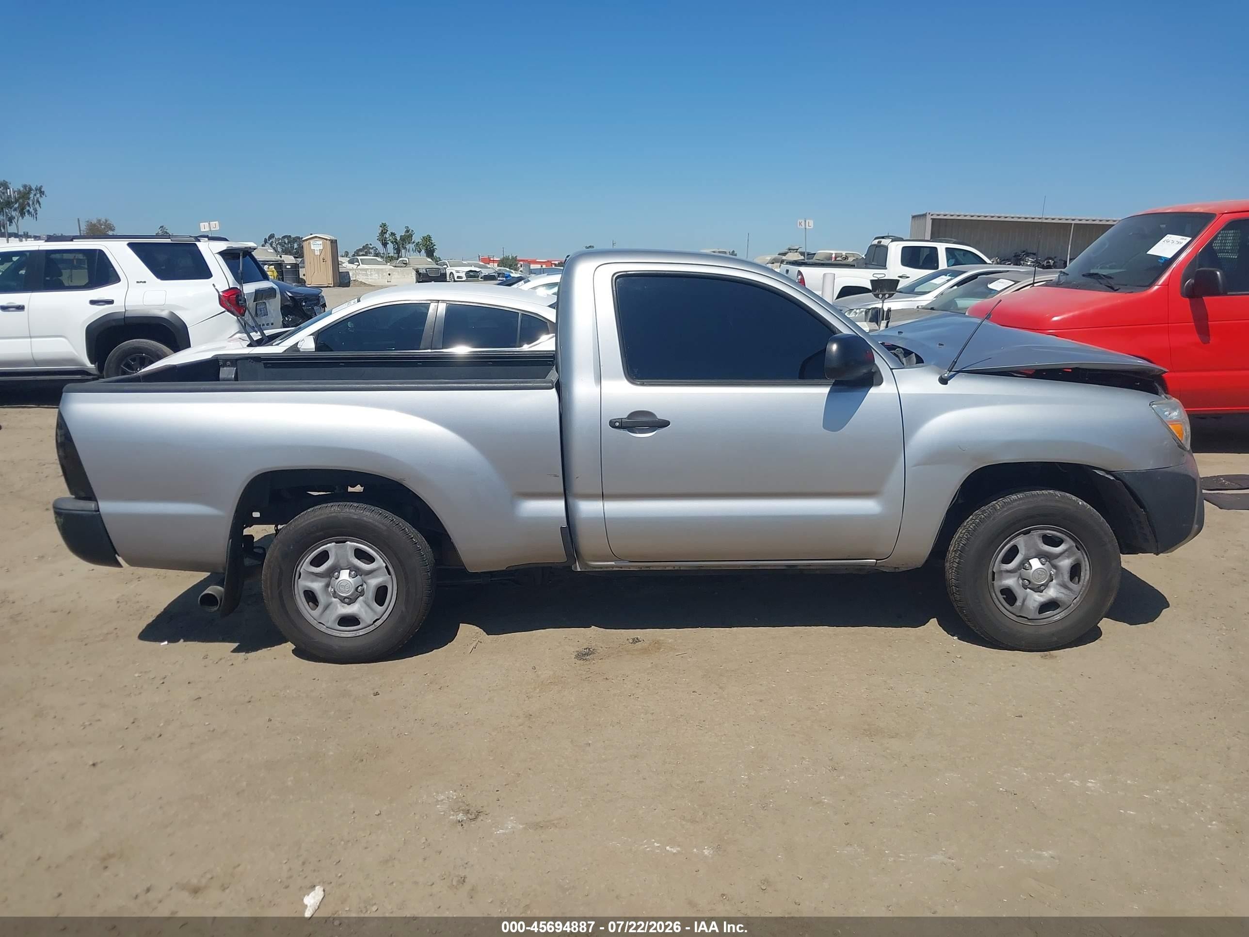 2014 Toyota Tacoma   Silver vin: 5TFNX4CNXEX037572