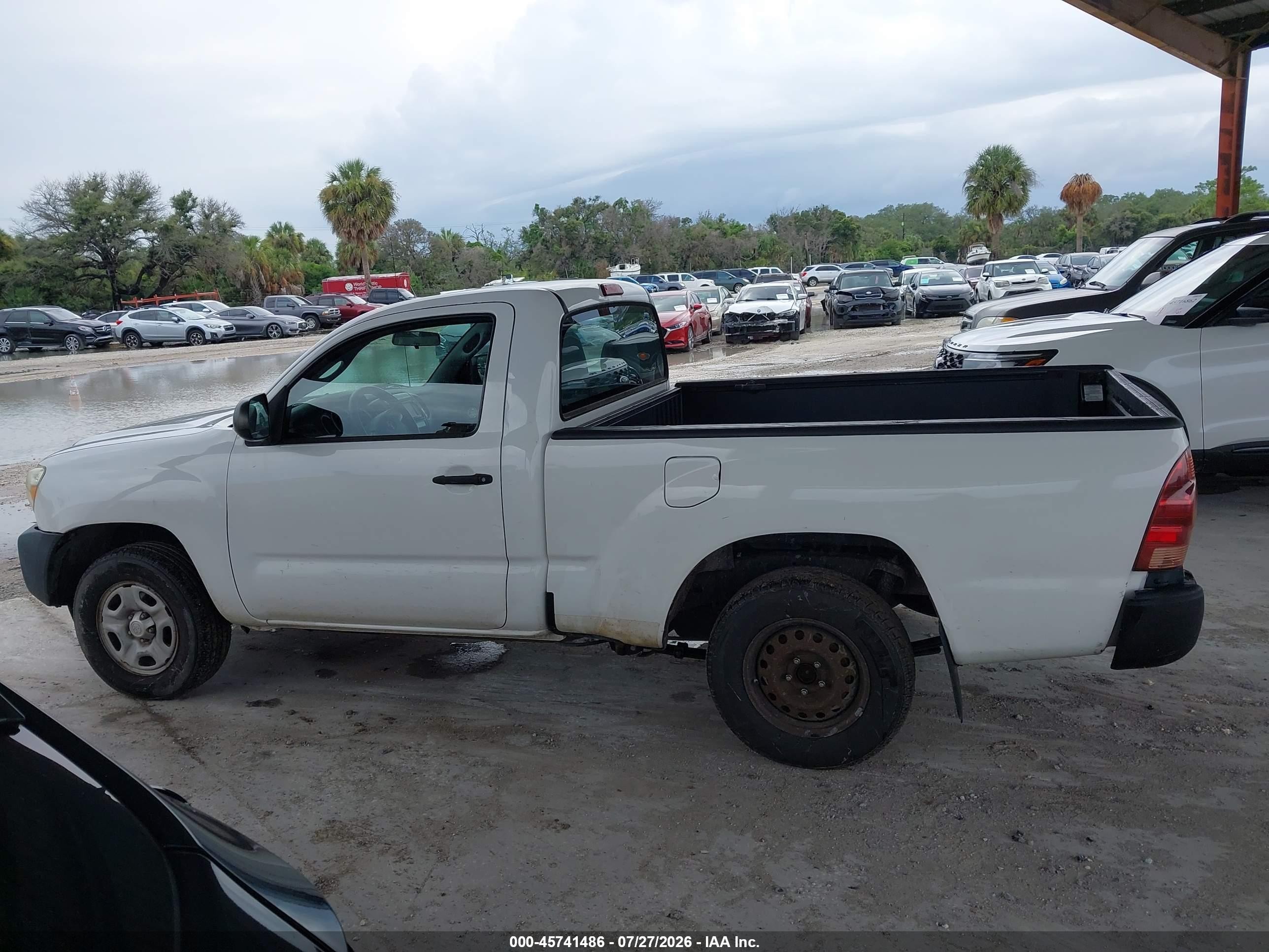 2014 Toyota Tacoma White vin: 5TFNX4CNXEX039693