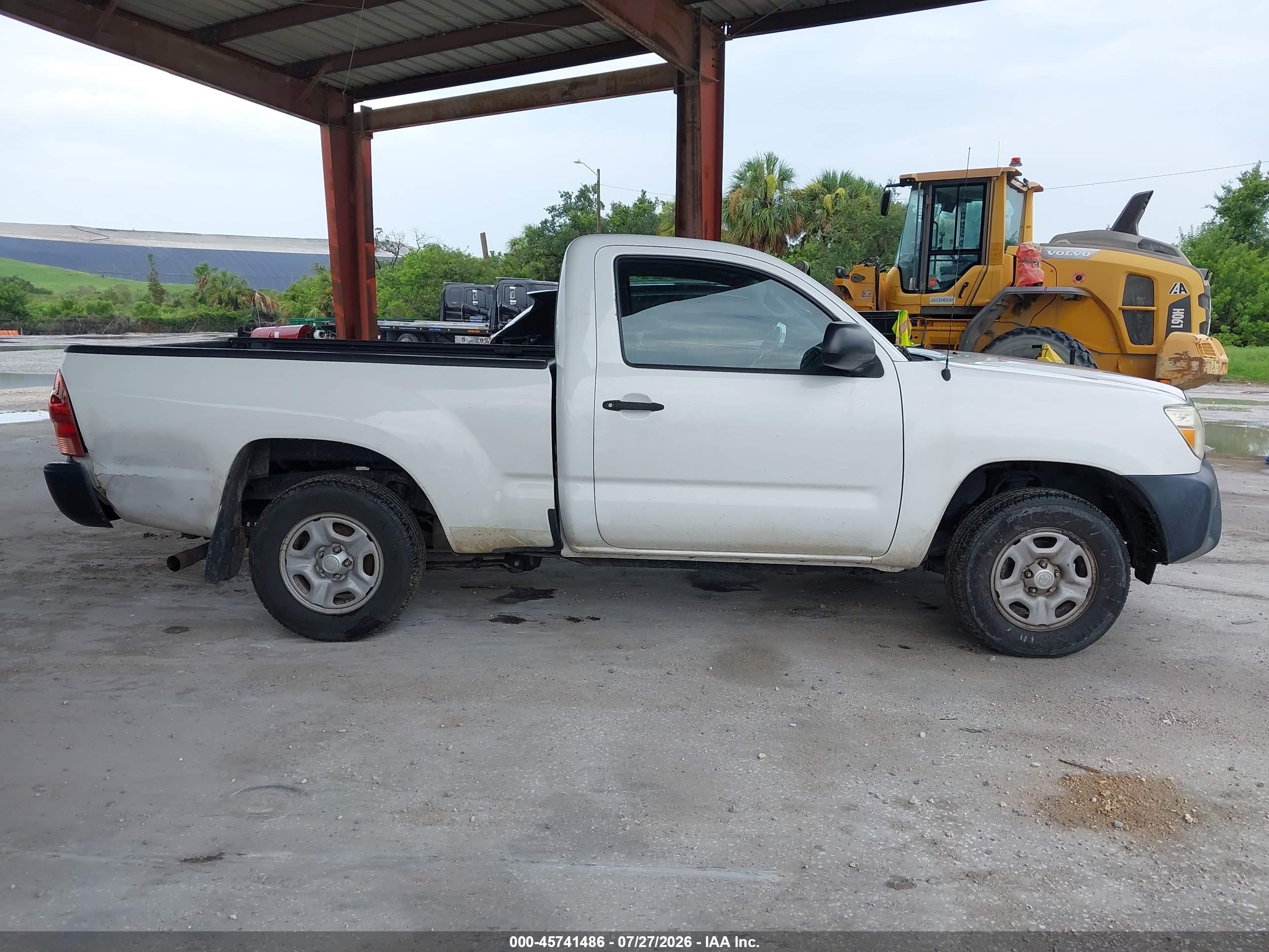 2014 Toyota Tacoma White vin: 5TFNX4CNXEX039693