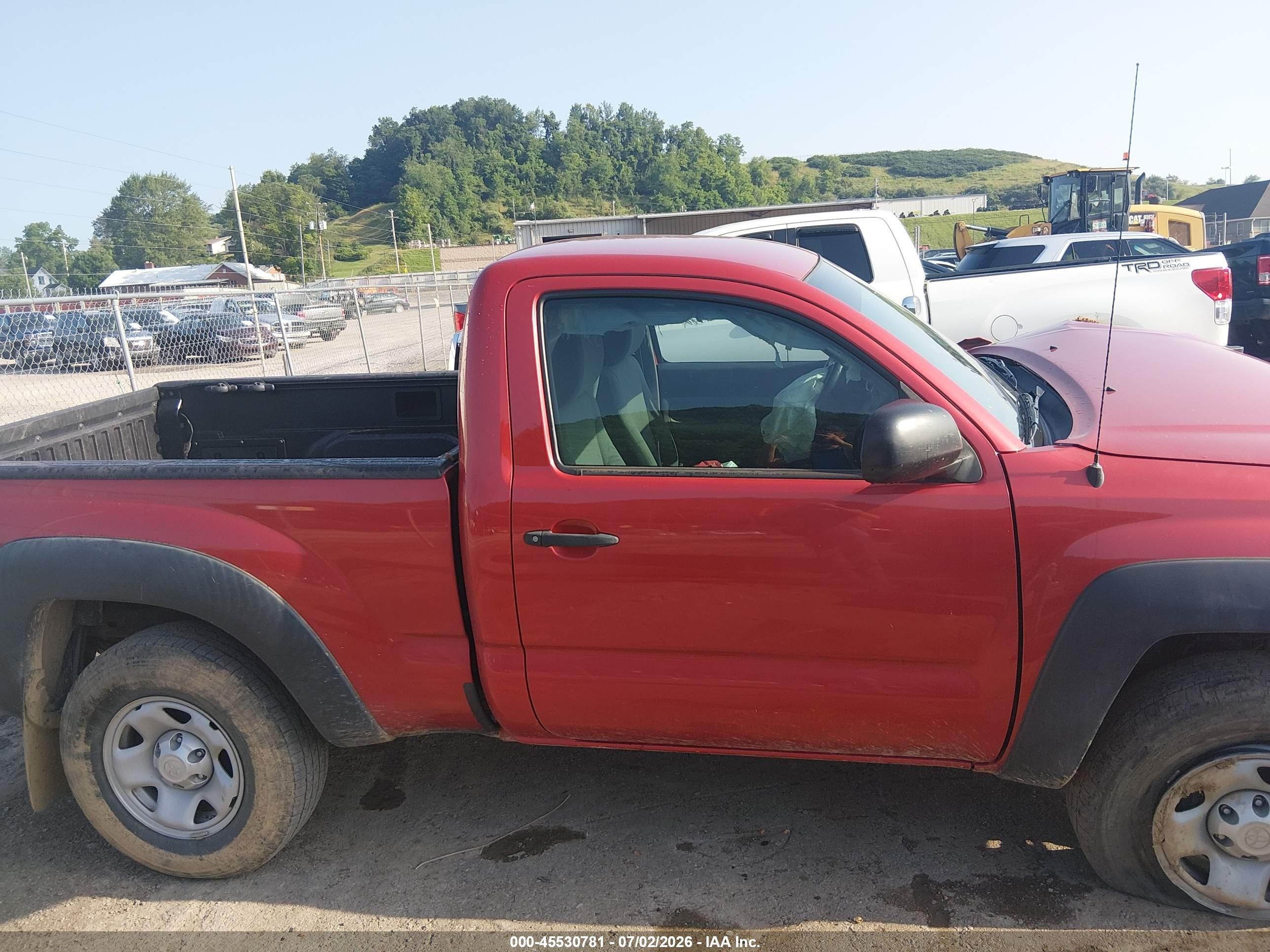 2011 Toyota Tacoma   Red vin: 5TFPX4EN1BX001450