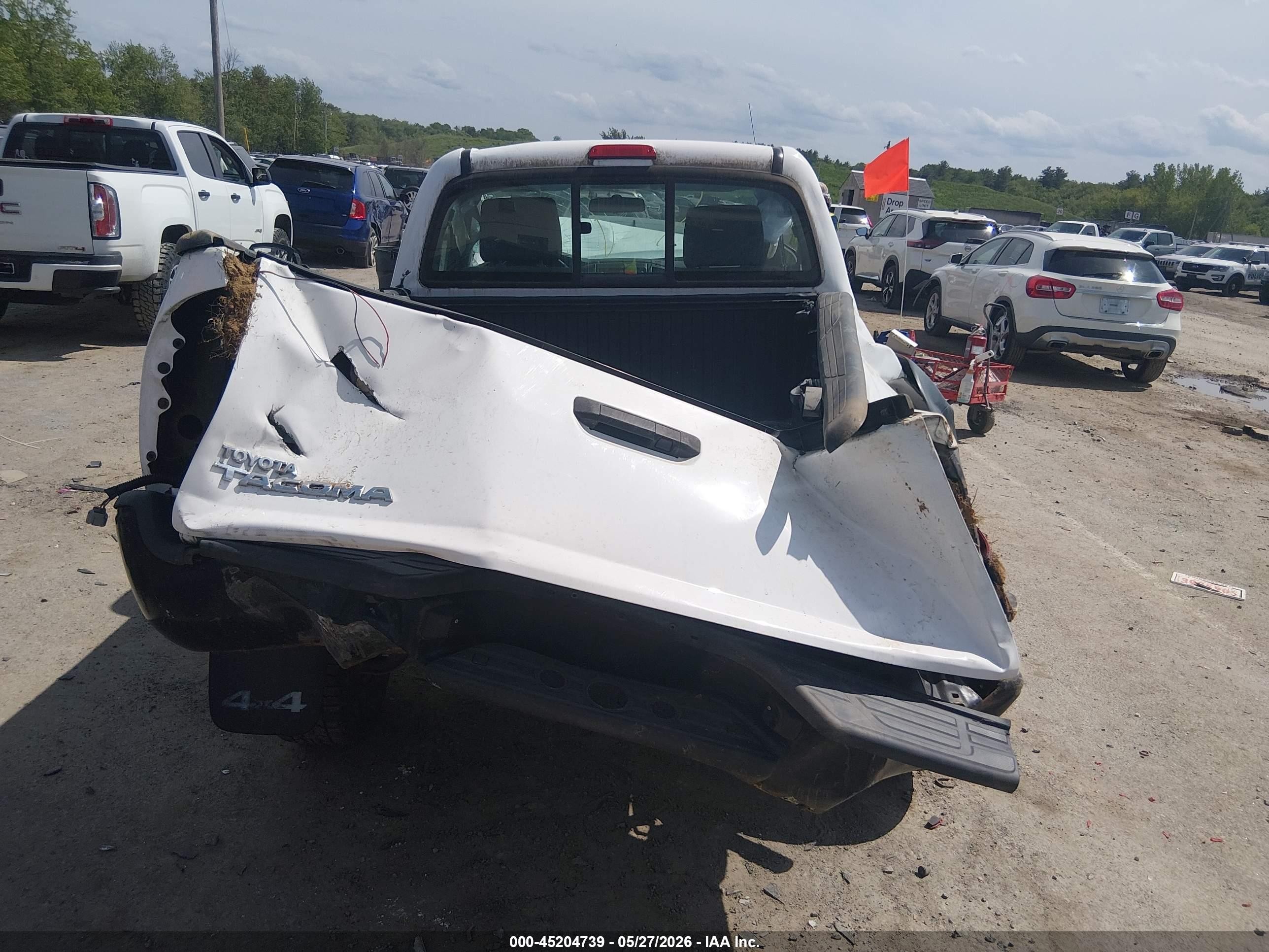 2014 Toyota Tacoma   White vin: 5TFPX4EN5EX023147