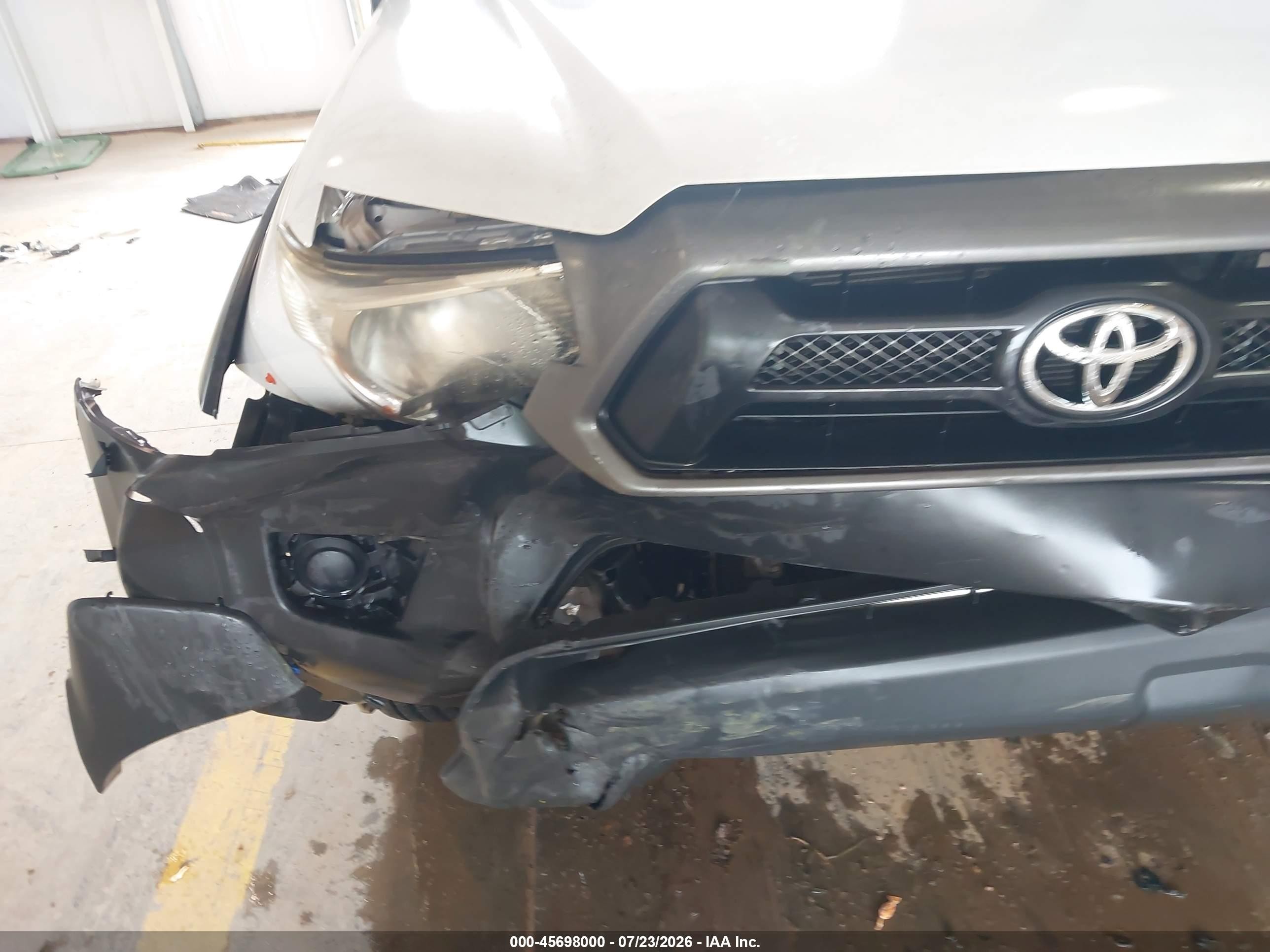 2012 Toyota Tacoma   White vin: 5TFPX4EN6CX012784