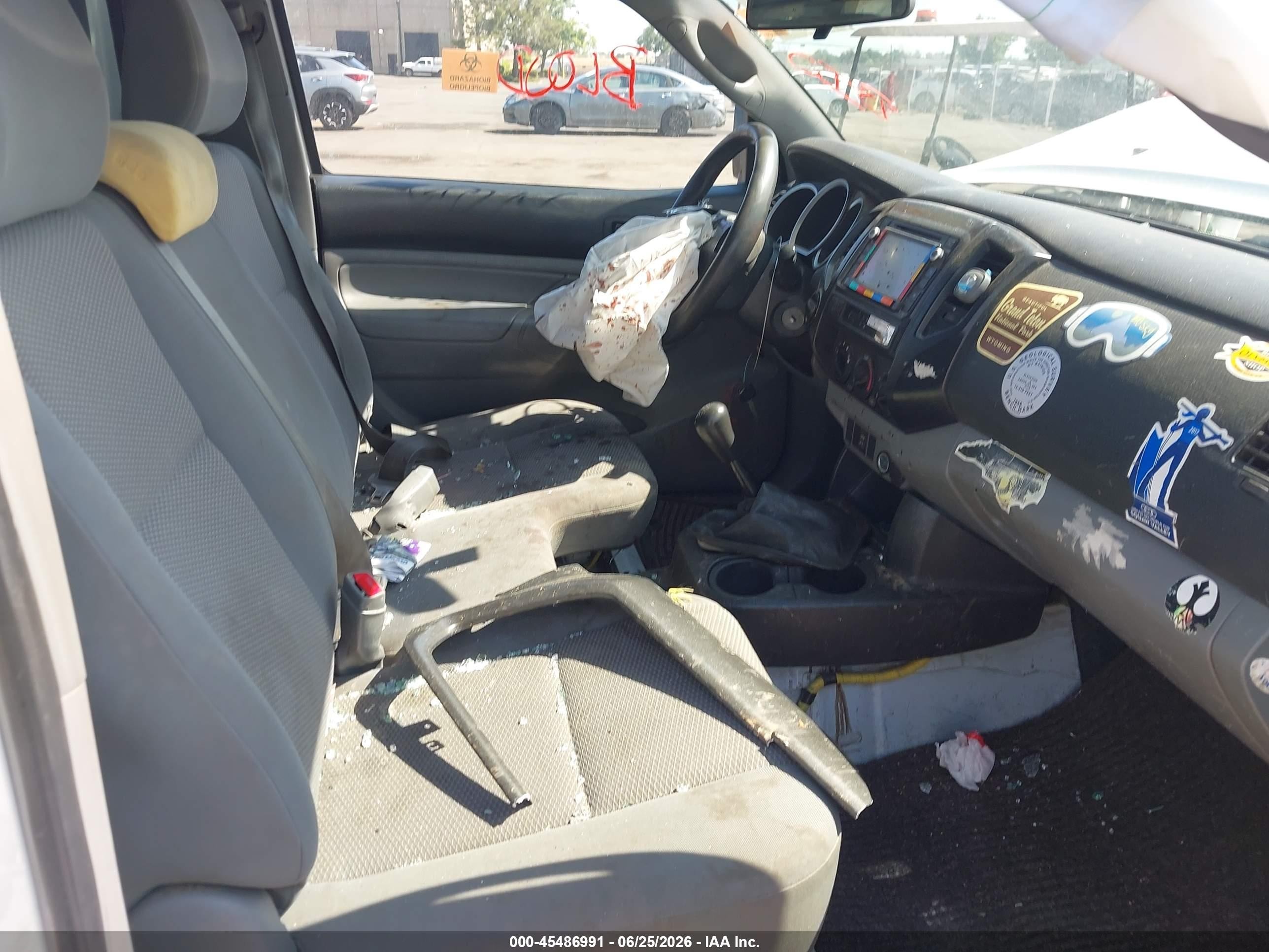 2014 Toyota Tacoma   White vin: 5TFPX4EN6EX020189