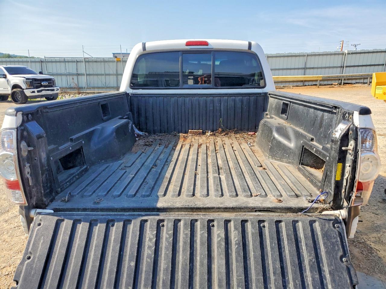 2012 Toyota Tacoma Base White vin: 5TFPX4EN7CX008565