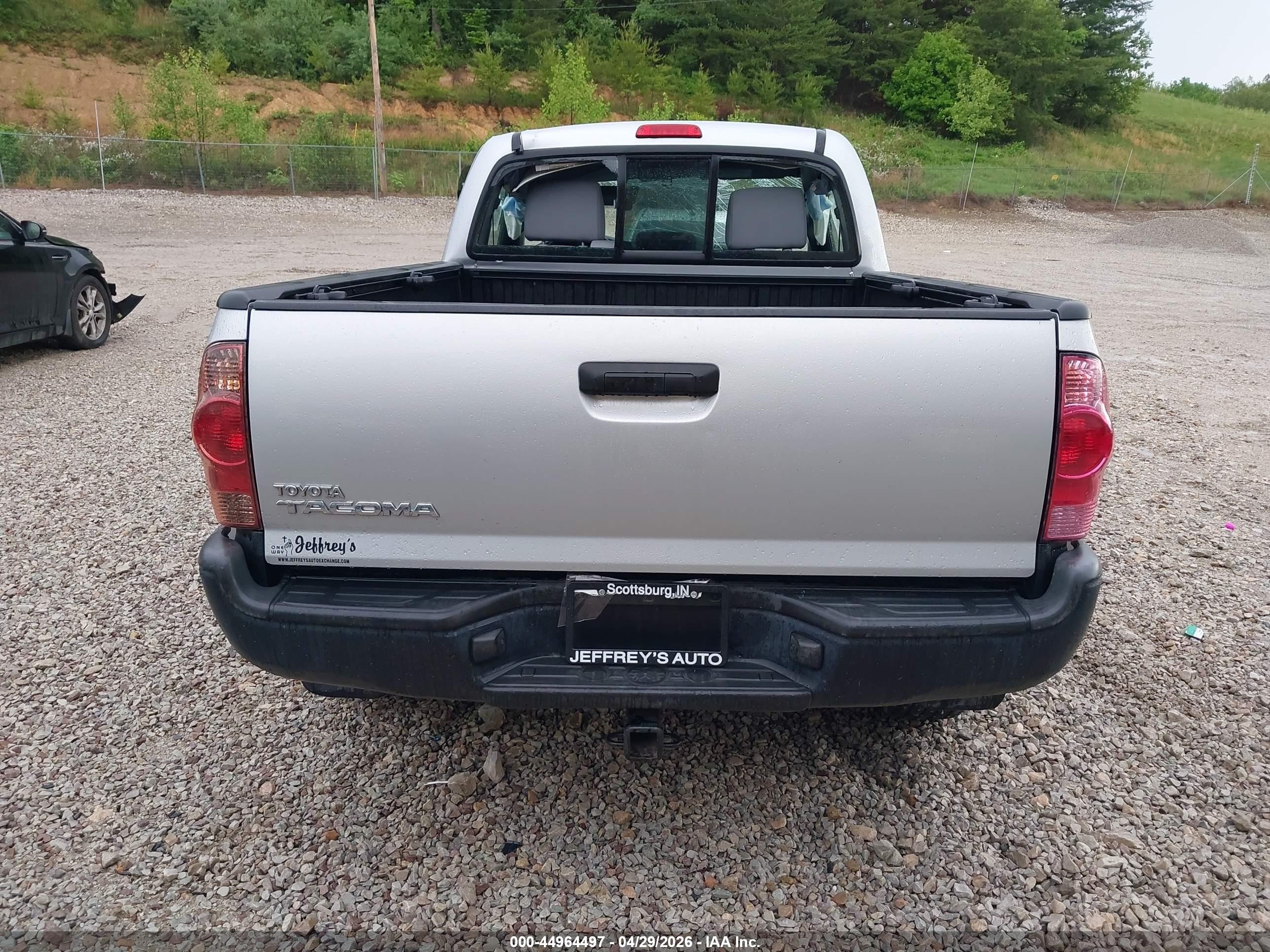 2013 Toyota Tacoma   Silver vin: 5TFPX4ENXDX017455