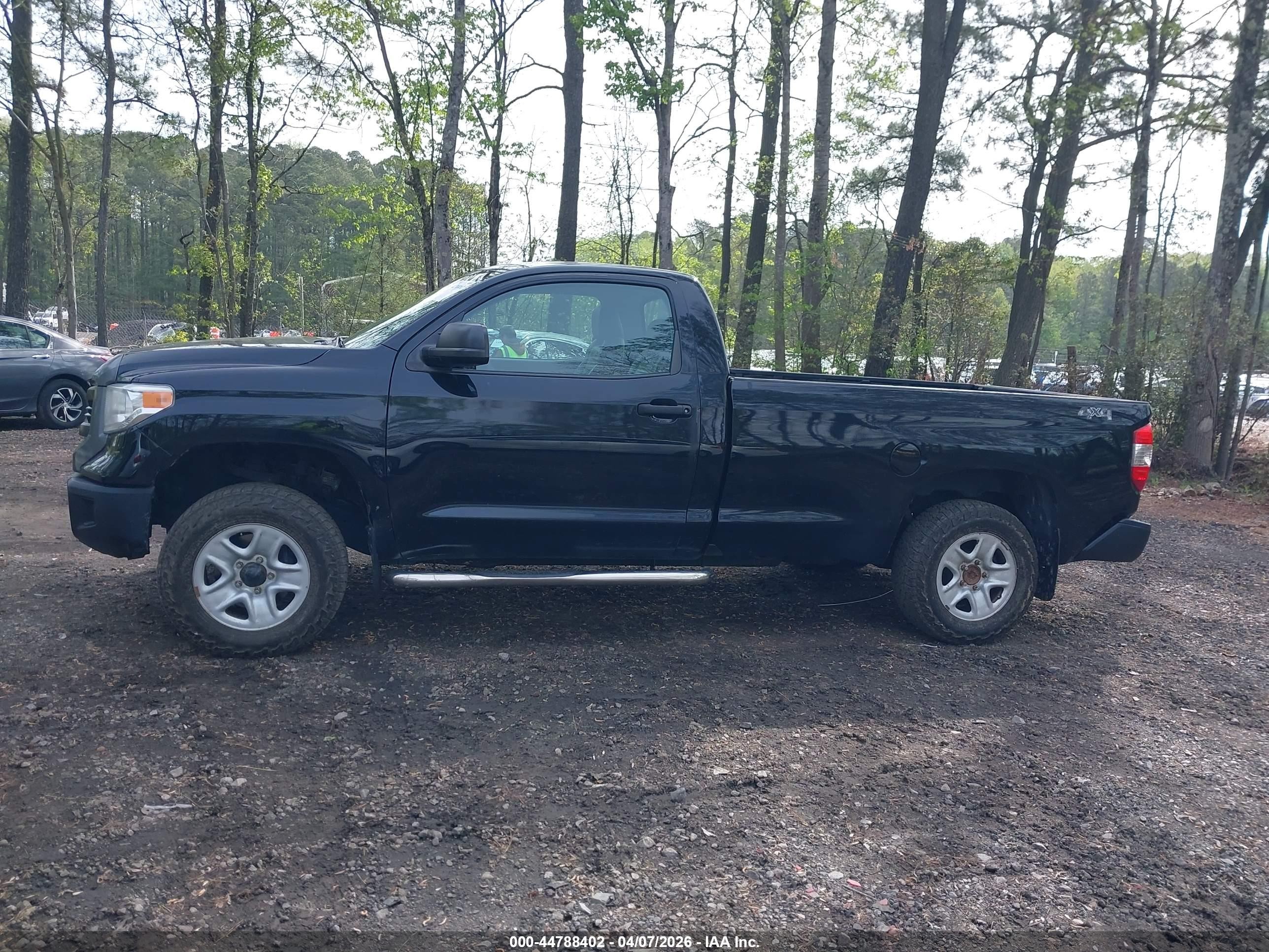 2014 Toyota Tundra Sr 5.7l V8 Черный vin: 5TFPY5F11EX376404