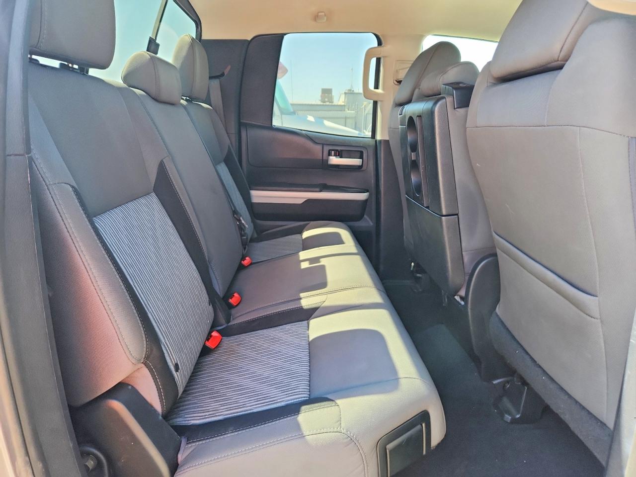 2014 Toyota Tundra Sr5 Silver vin: 5TFRM5F10EX077765