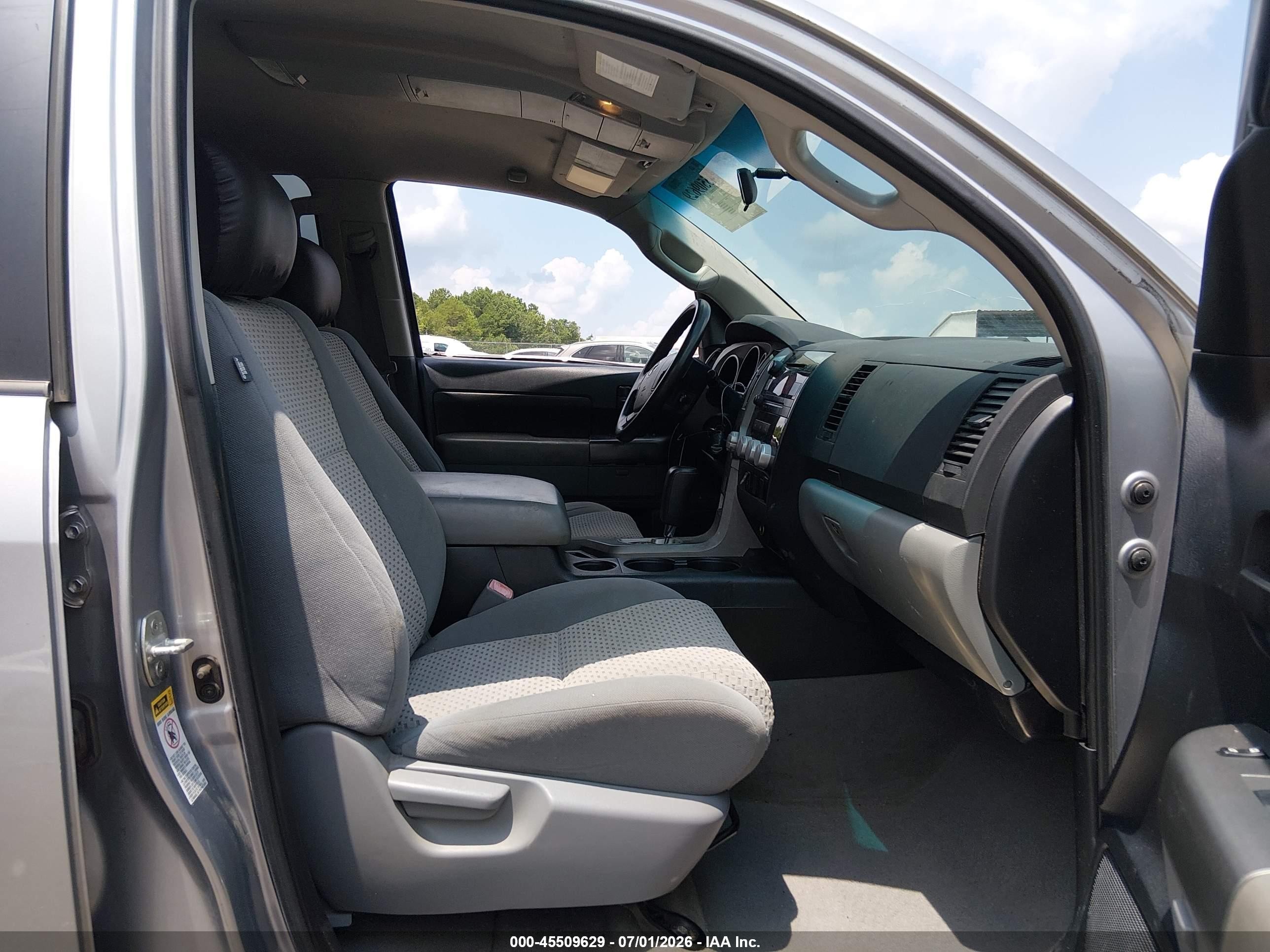 2010 Toyota Tundra Grade 4.6l V8 White vin: 5TFRM5F11AX009100