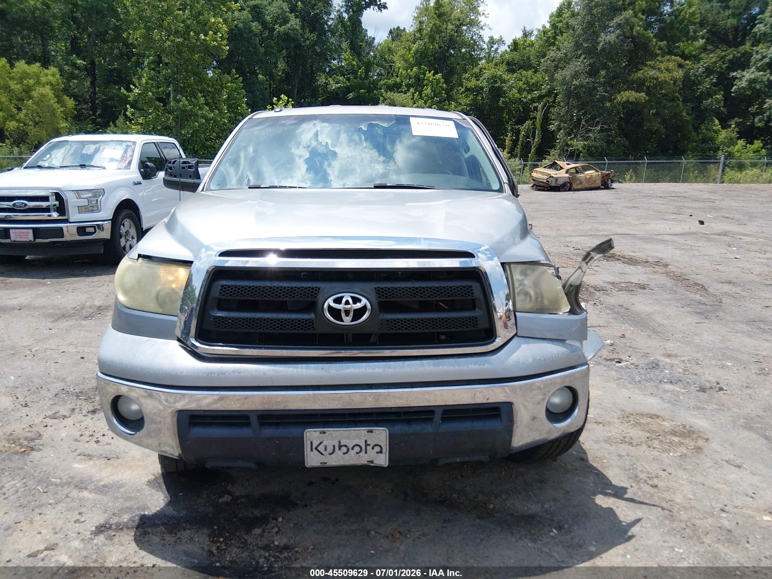 2010 Toyota Tundra Grade 4.6l V8 White vin: 5TFRM5F11AX009100
