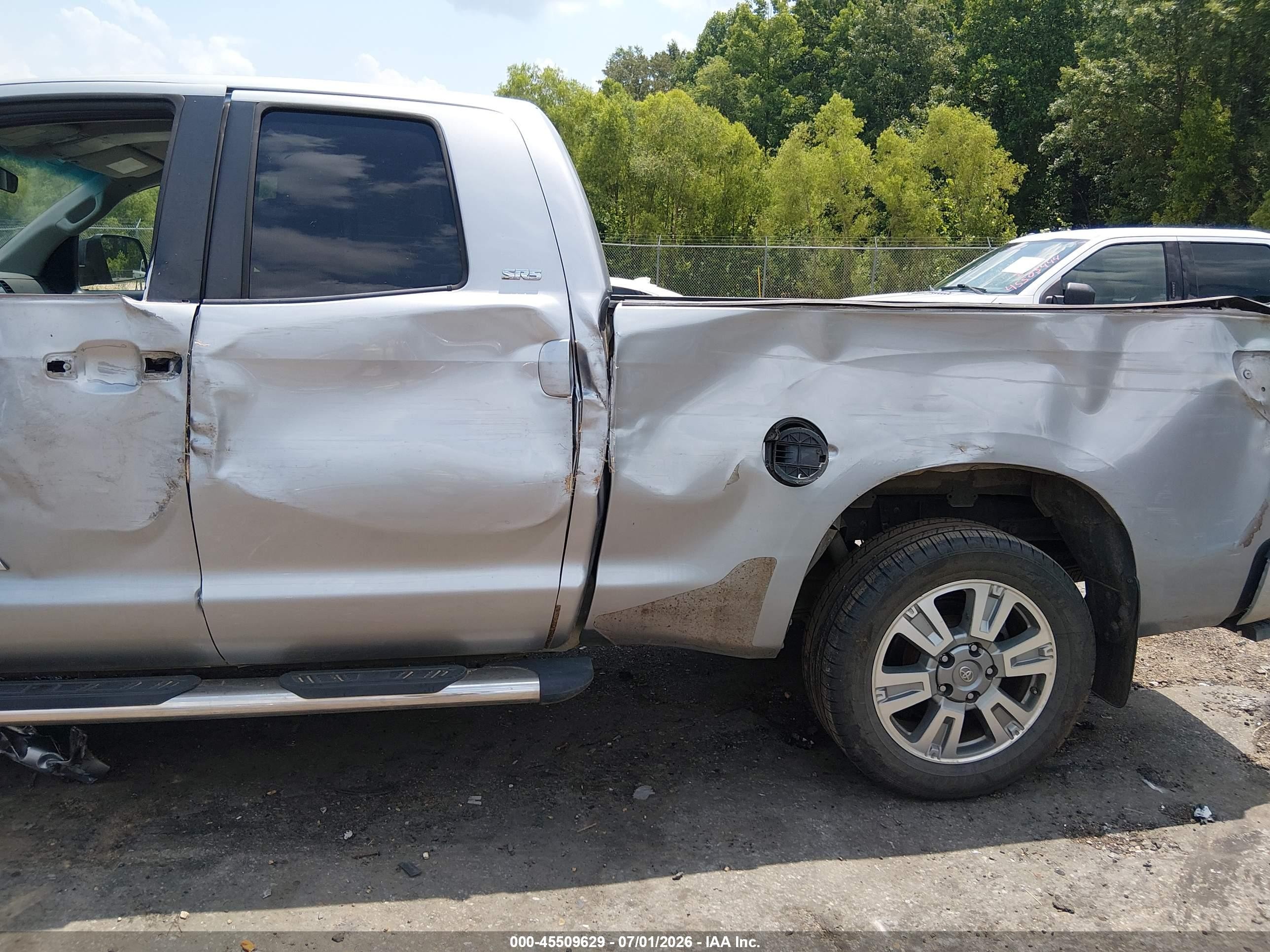 2010 Toyota Tundra Grade 4.6l V8 White vin: 5TFRM5F11AX009100